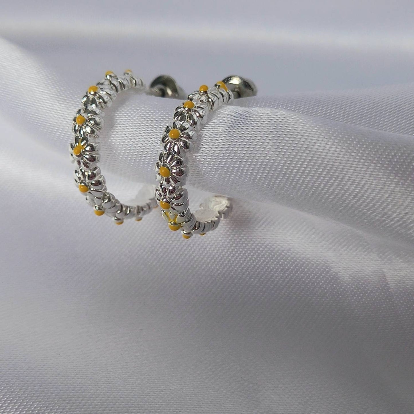 Silver Daisy Hoop Earrings - Silver Hoop Earrings,Flower Earrings,Flower Hoop Earrings In The UK,Daisy Earrings,Flower Jewellery In The UK