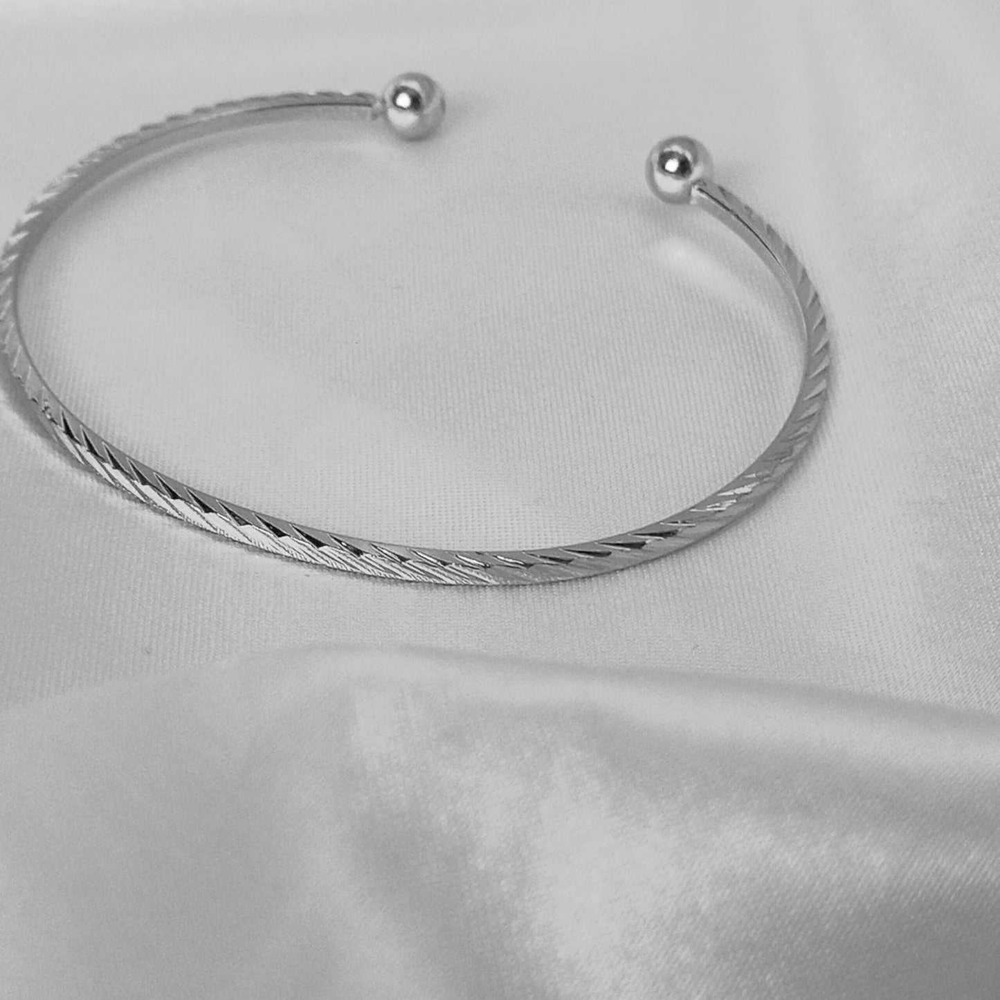 Silver Bangle Bracelet - Fine Silver Bangle,Thin Silver Bangle,Silver Jewellery In The UK,Silver Bangles In The UK,Silver Bracelet In The UK