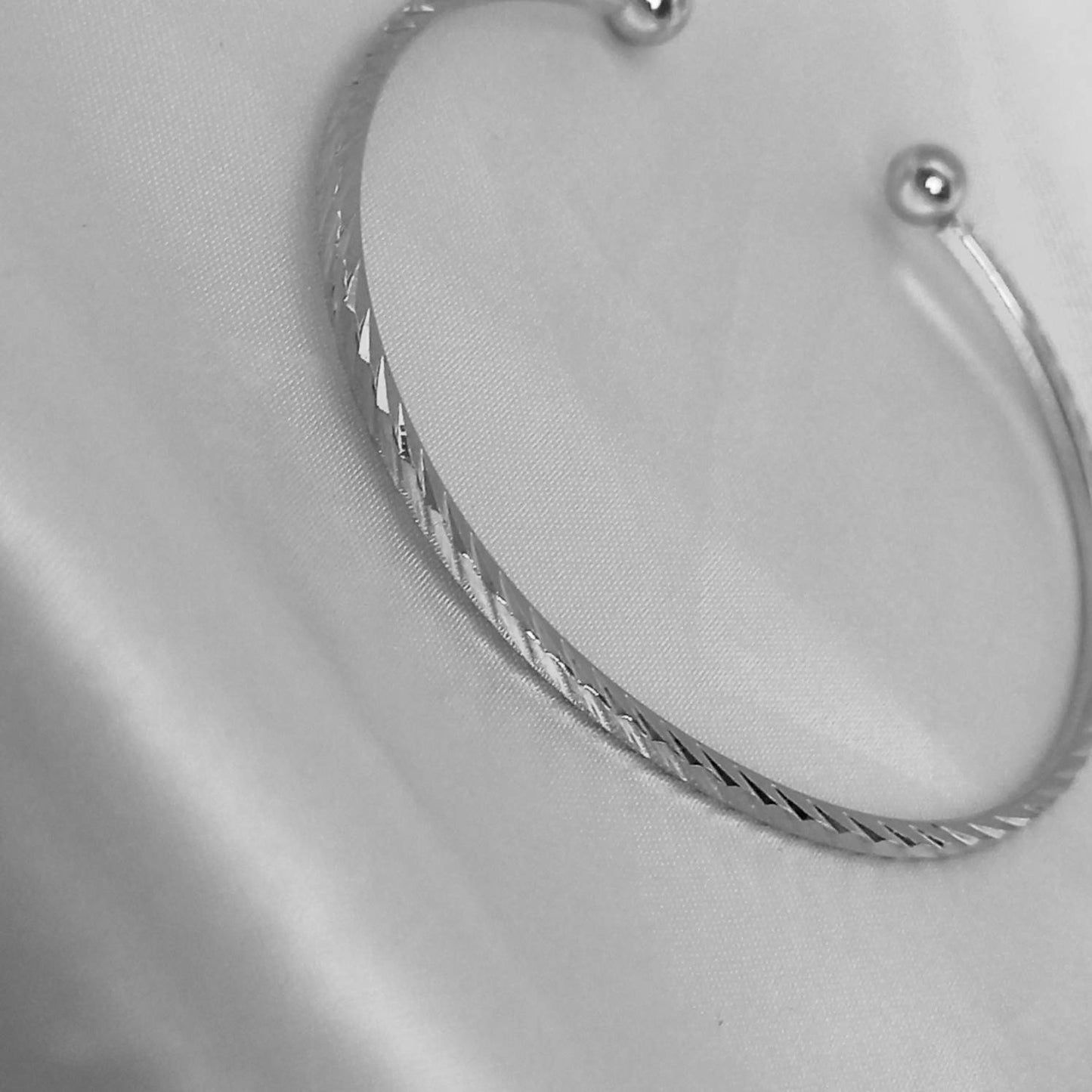 Silver Bangle Bracelet - Fine Silver Bangle,Thin Silver Bangle,Silver Jewellery In The UK,Silver Bangles In The UK,Silver Bracelet In The UK