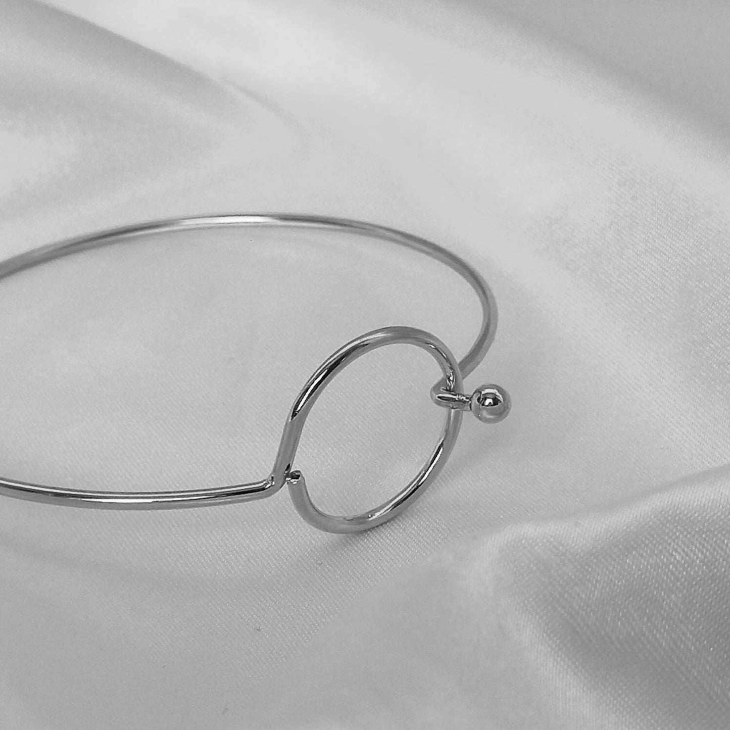 Silver Bangle Bracelet - Fine Silver Bangle,Thin Silver Bangle,Silver Jewellery In The UK,Silver Bangles In The UK,Silver Bracelet In The UK