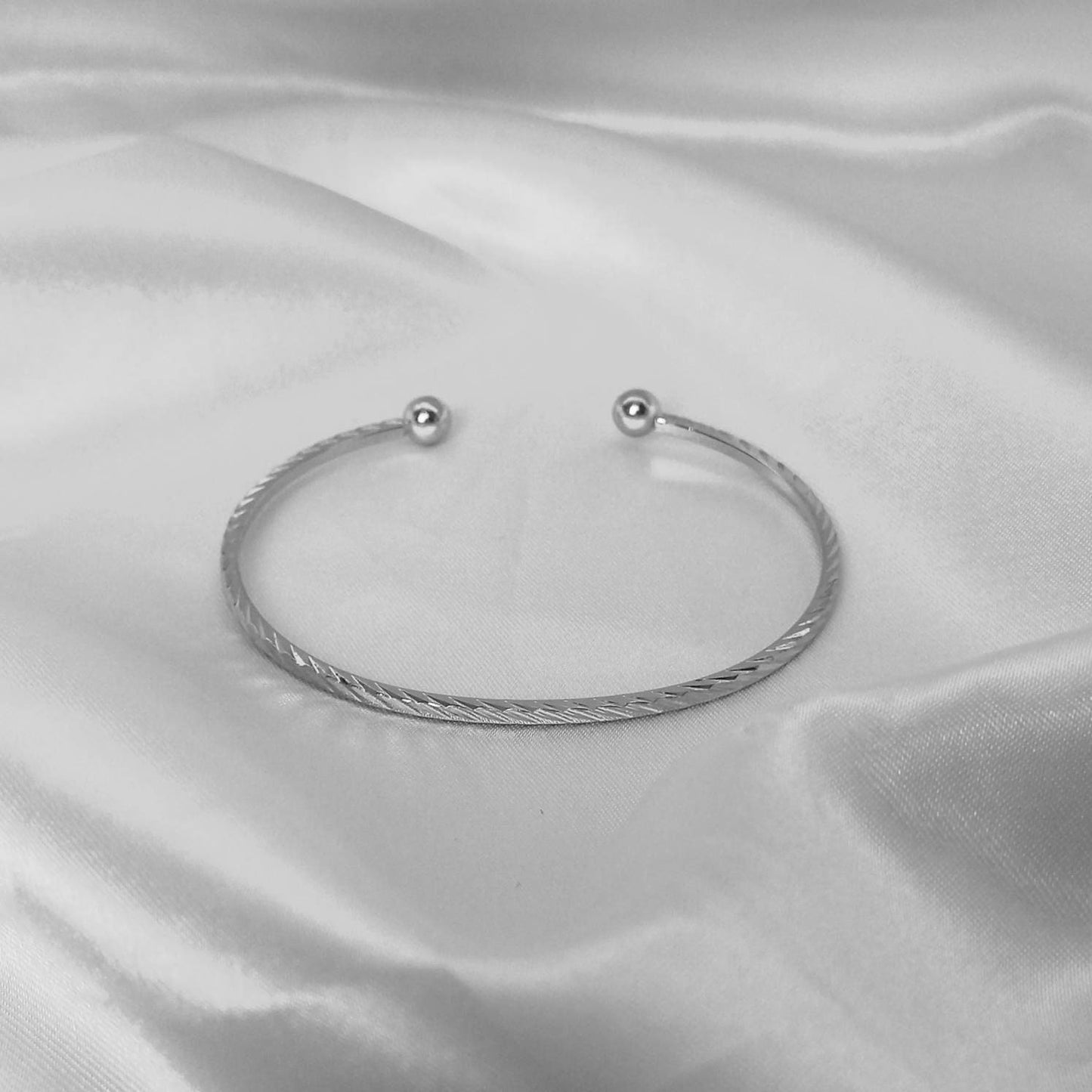 Silver Bangle Bracelet - Fine Silver Bangle,Thin Silver Bangle,Silver Jewellery In The UK,Silver Bangles In The UK,Silver Bracelet In The UK