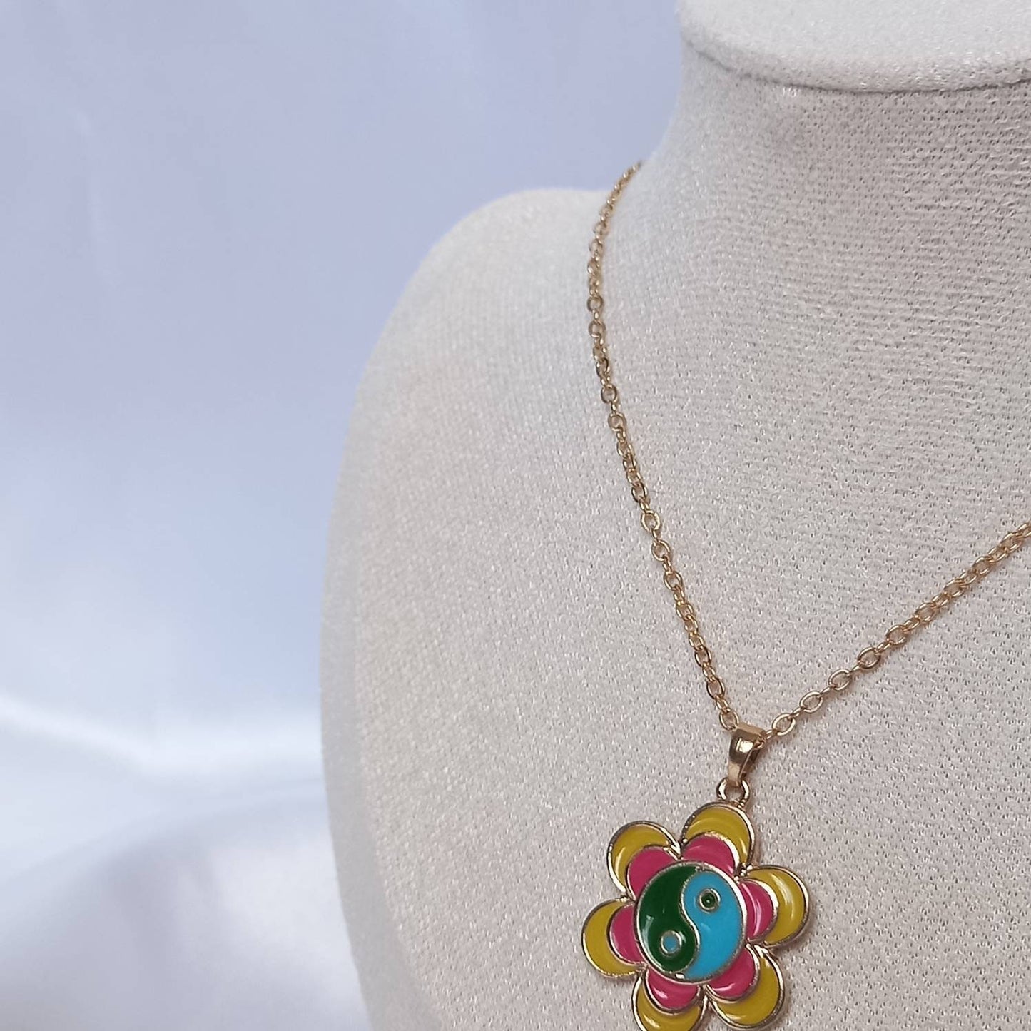 Gold Flower Yin & Yang Necklace - Yin And Yang Necklaces,Retro Flower Necklace,Gold Necklaces In The UK,Gold Jewellery In The UK, Funky