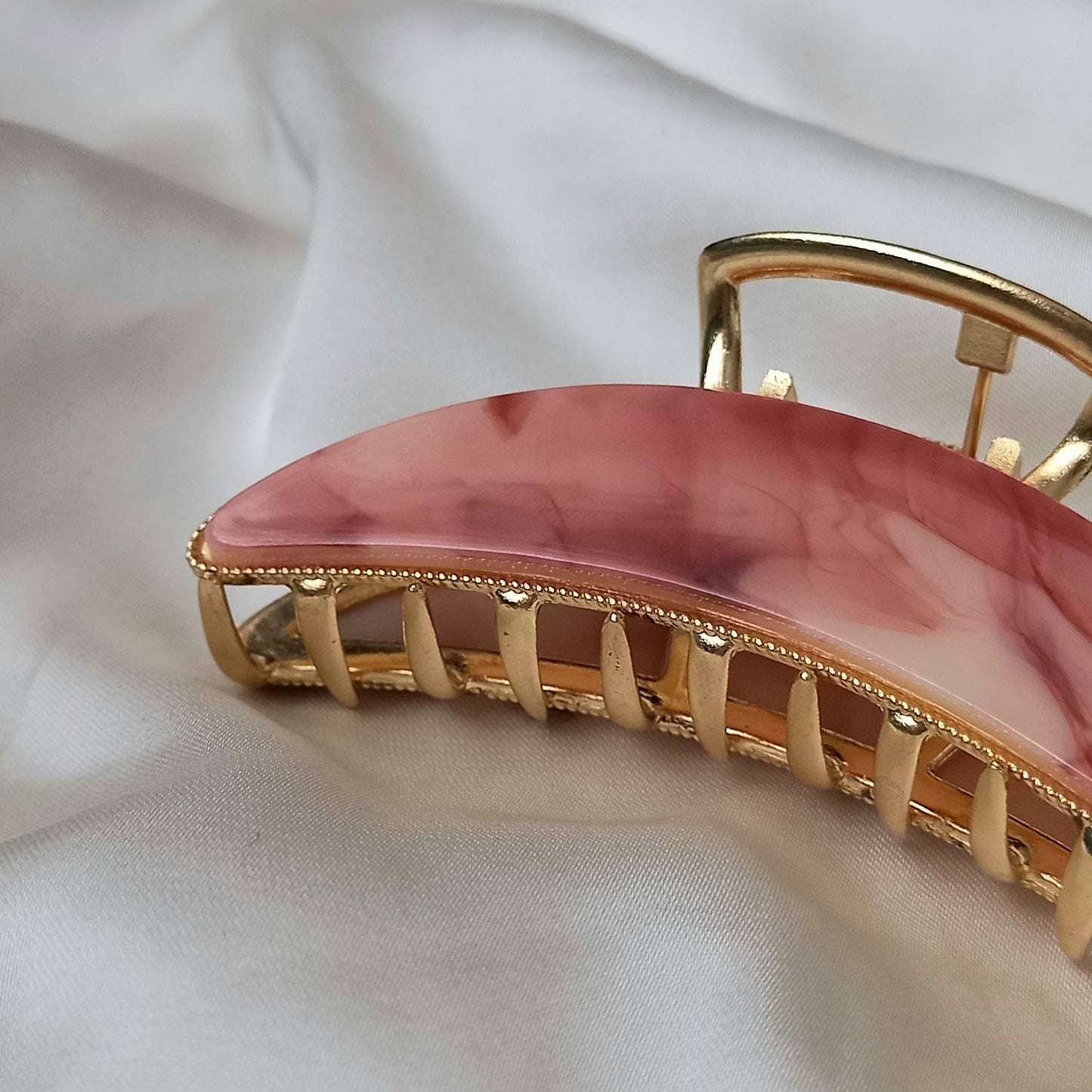 Small Red Hair Claw- Red Hair Clip,Red Hair Accessories,Red Hair Claw In The UK,Curved Hair Clips,Funky Hair Clip,Red Hair Clips In The UK