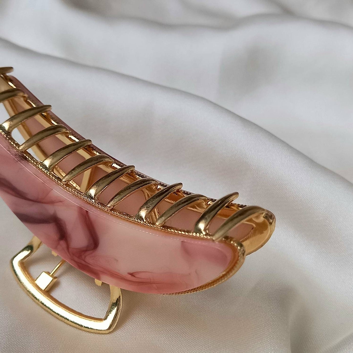 Small Red Hair Claw- Red Hair Clip,Red Hair Accessories,Red Hair Claw In The UK,Curved Hair Clips,Funky Hair Clip,Red Hair Clips In The UK