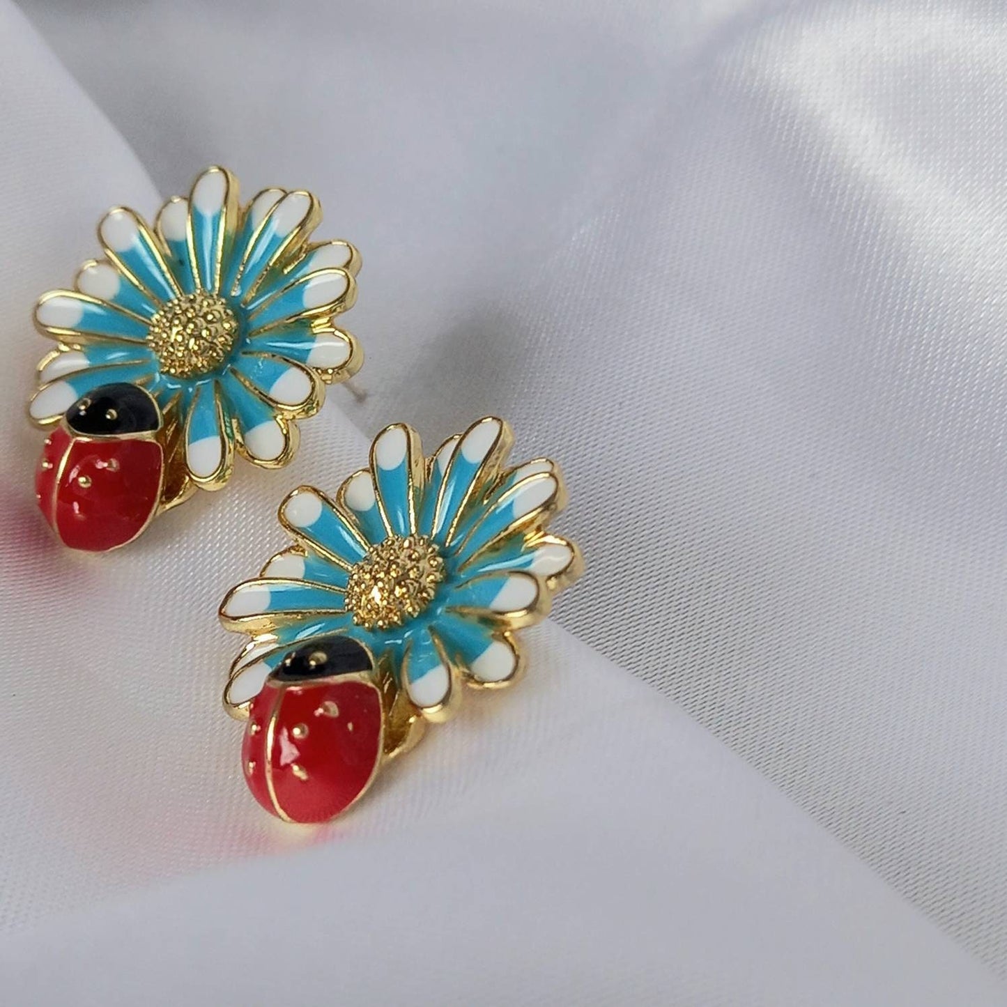 Flower Stud Earrings - Flower Earrings,Flower Jewlellery,Ladybug Earrings,Ladybug Jewellery,Daisy Earrings,Daisy Jewellery,Gold Earrings