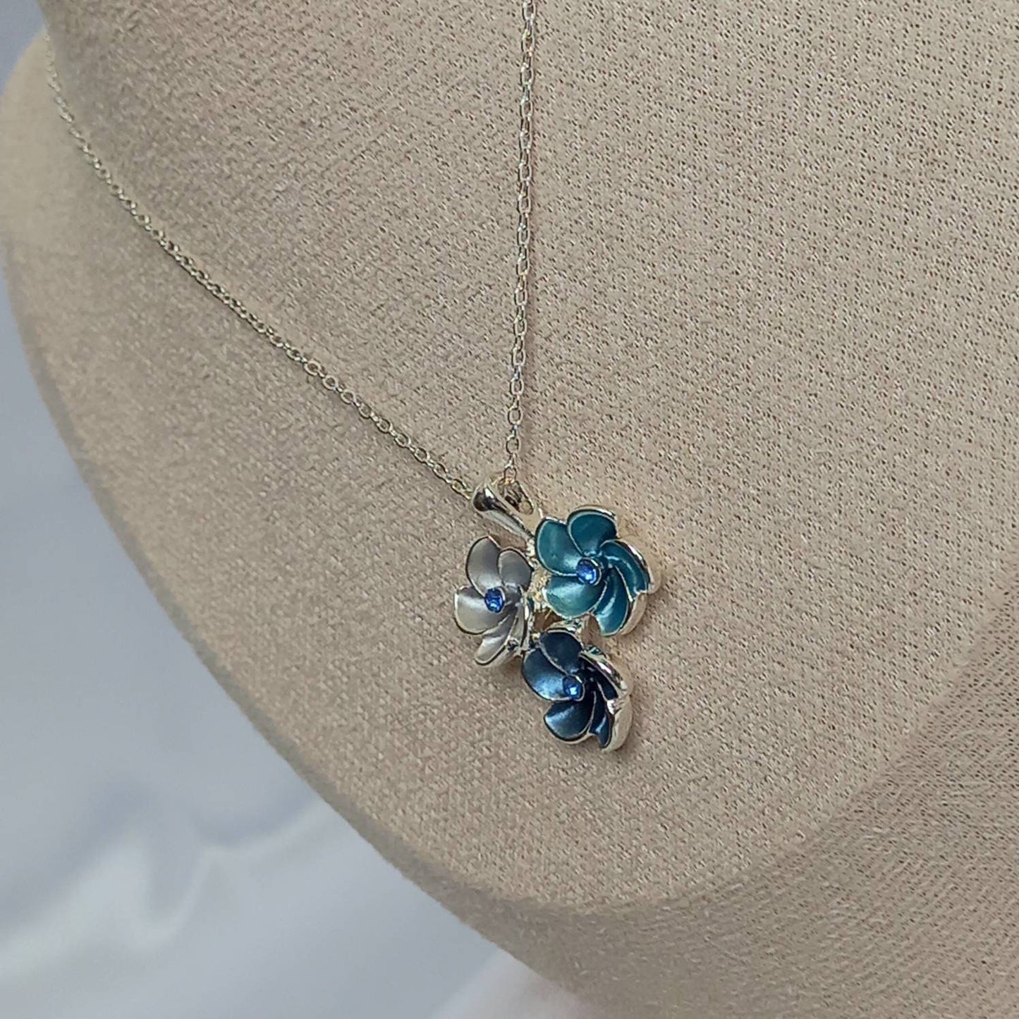 Silver & Blue Flower Necklace - Silver Necklaces In The UK,Retro Flower Necklace,Silver Jewellery In The UK,Blue Flower Necklaces In The UK