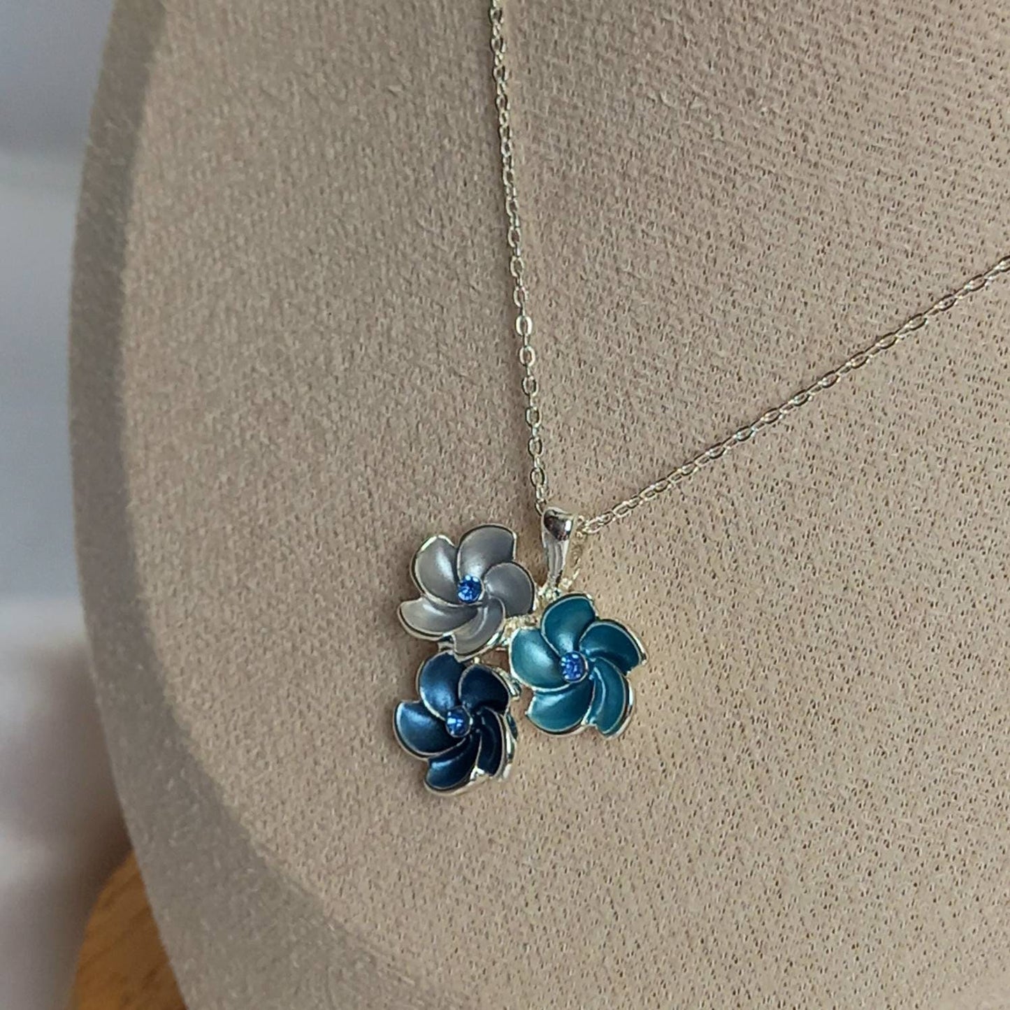 Silver & Blue Flower Necklace - Silver Necklaces In The UK,Retro Flower Necklace,Silver Jewellery In The UK,Blue Flower Necklaces In The UK
