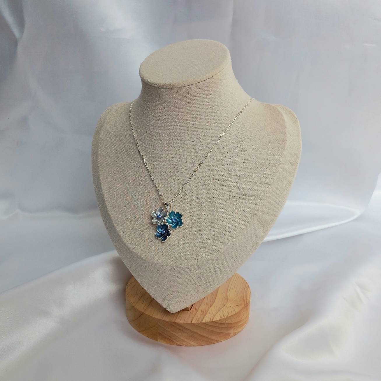 Silver & Blue Flower Necklace - Silver Necklaces In The UK,Retro Flower Necklace,Silver Jewellery In The UK,Blue Flower Necklaces In The UK