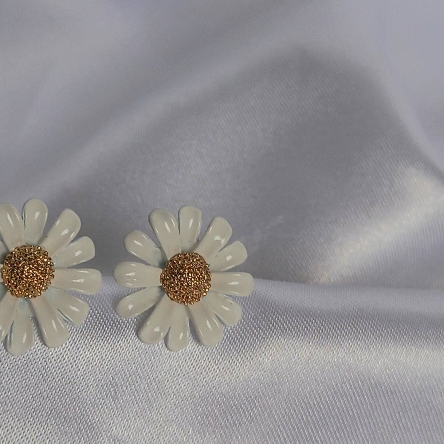 Daisy Stud Earrings - Flower Earrings,Flower Jewlellery,Daisy Earrings,Daisy Jewellery,Stud Earrings In The UK,Gold Jewellery In The UK