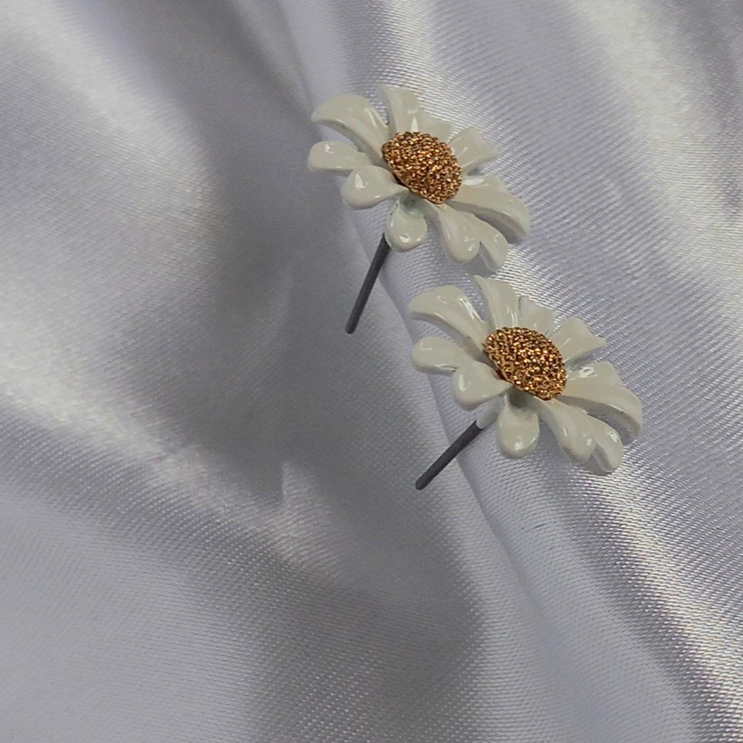 Daisy Stud Earrings - Flower Earrings,Flower Jewlellery,Daisy Earrings,Daisy Jewellery,Stud Earrings In The UK,Gold Jewellery In The UK