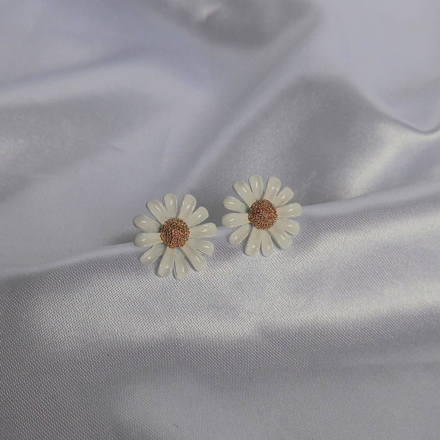Daisy Stud Earrings - Flower Earrings,Flower Jewlellery,Daisy Earrings,Daisy Jewellery,Stud Earrings In The UK,Gold Jewellery In The UK