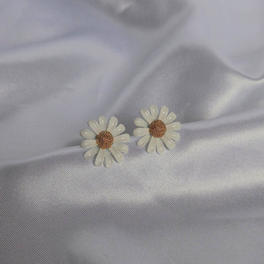 Daisy Stud Earrings - Flower Earrings,Flower Jewlellery,Daisy Earrings,Daisy Jewellery,Stud Earrings In The UK,Gold Jewellery In The UK