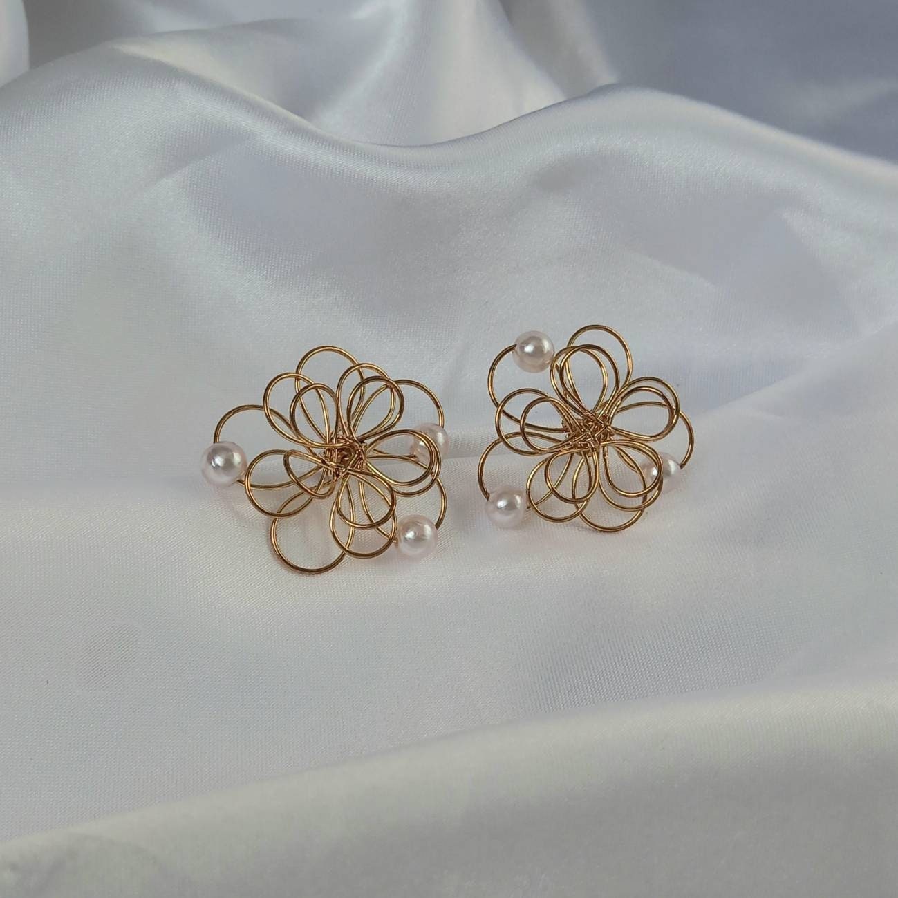 Gold Flower Stud Earrings - Flower Earrings,Flower Jewlellery,Gold Wire Earrings,Pearl Earrings,Gold Stud Earrings In The UK,Gold Jewellery