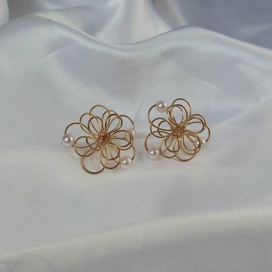 Gold Flower Stud Earrings - Flower Earrings,Flower Jewlellery,Gold Wire Earrings,Pearl Earrings,Gold Stud Earrings In The UK,Gold Jewellery