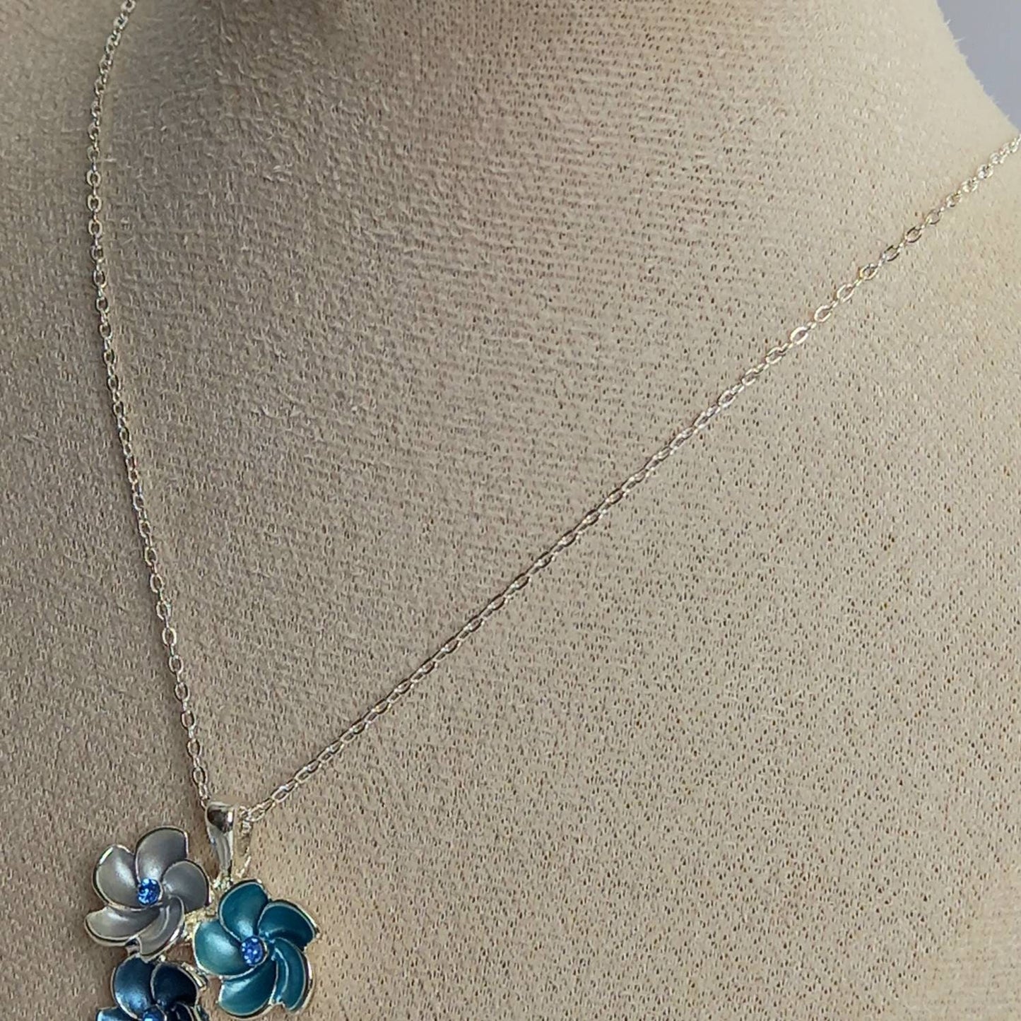 Silver & Blue Flower Necklace - Silver Necklaces In The UK,Retro Flower Necklace,Silver Jewellery In The UK,Blue Flower Necklaces In The UK