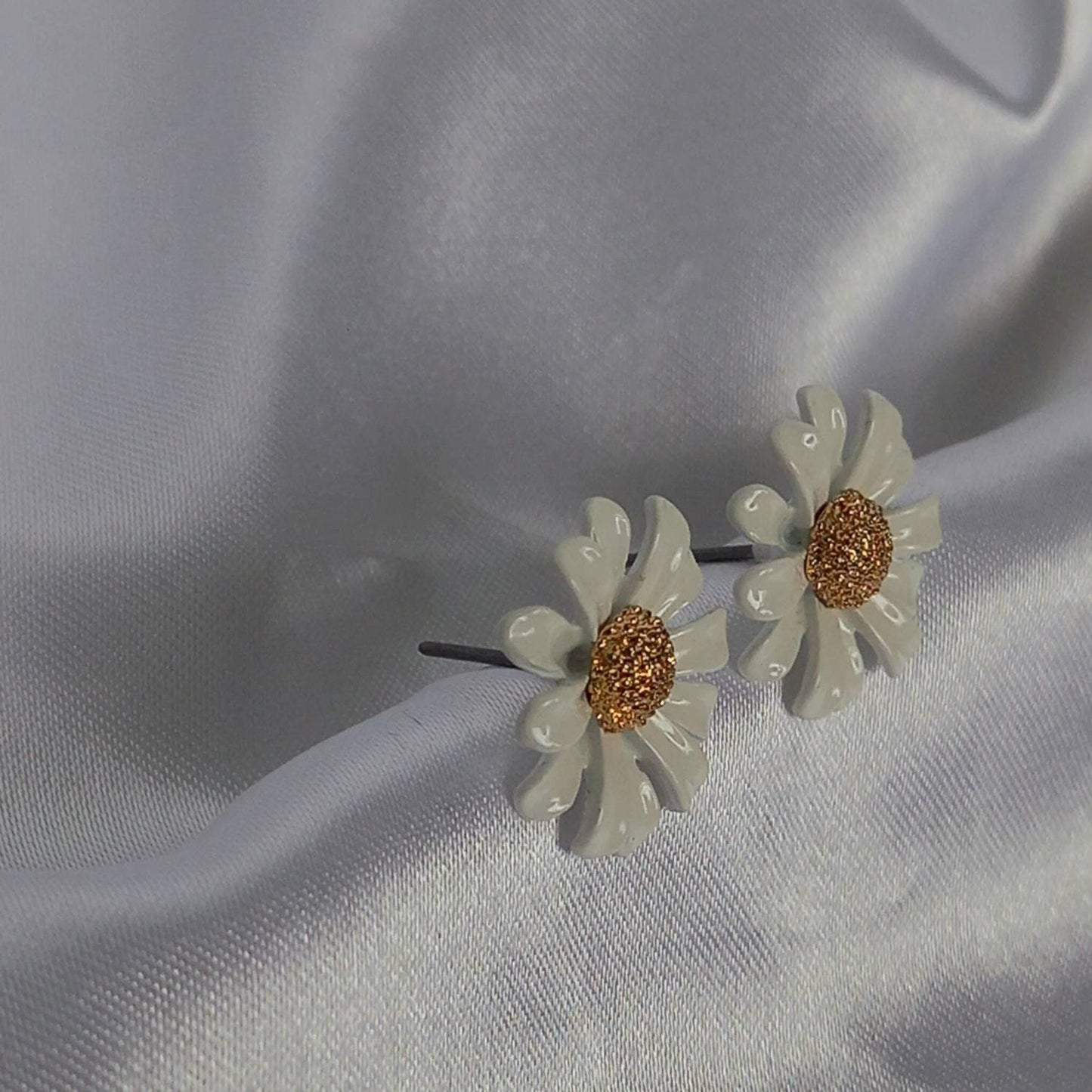 Daisy Stud Earrings - Flower Earrings,Flower Jewlellery,Daisy Earrings,Daisy Jewellery,Stud Earrings In The UK,Gold Jewellery In The UK