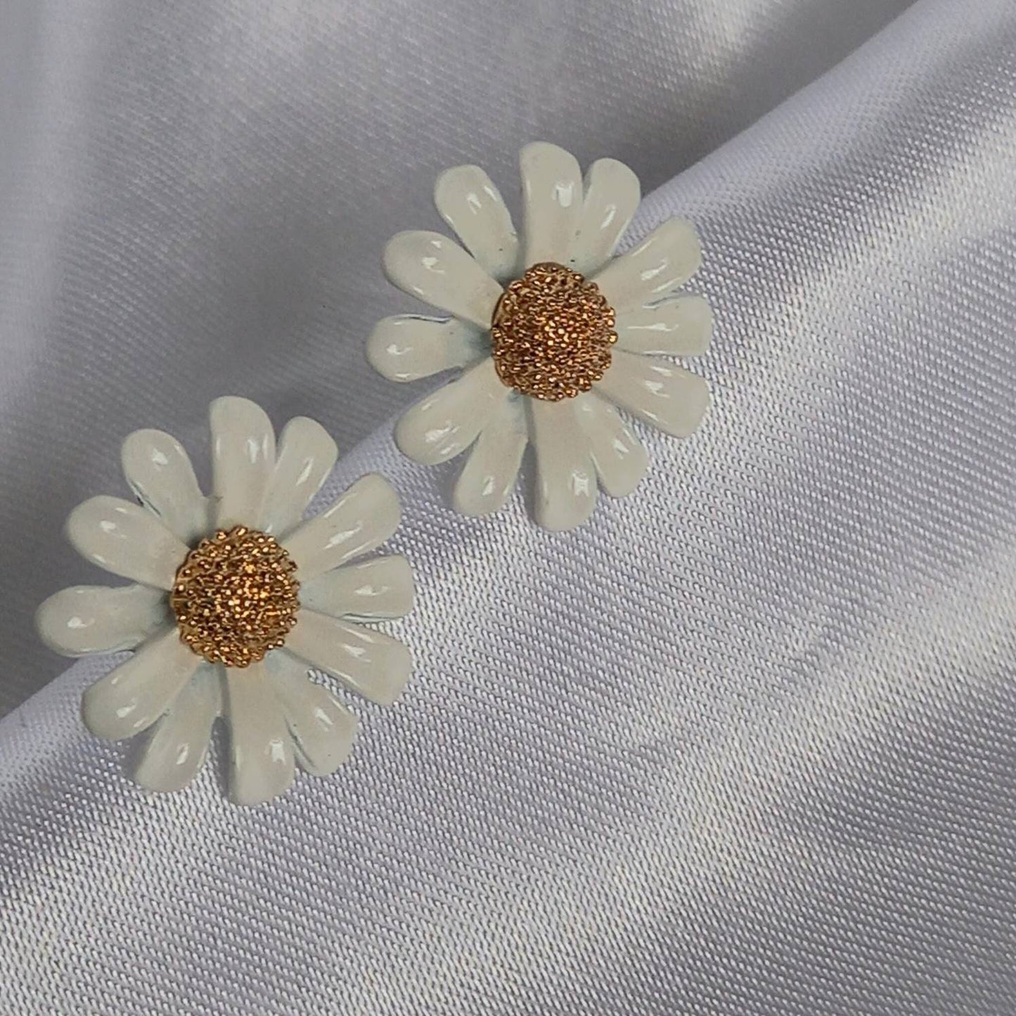 Daisy Stud Earrings - Flower Earrings,Flower Jewlellery,Daisy Earrings,Daisy Jewellery,Stud Earrings In The UK,Gold Jewellery In The UK