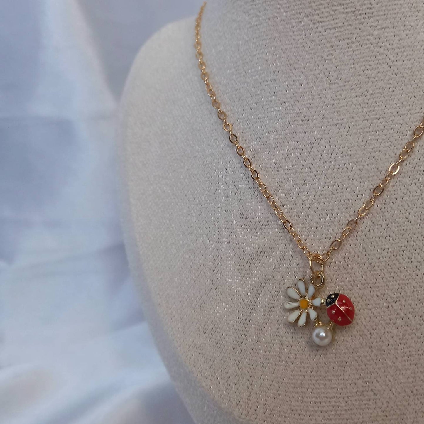 Daisy Charm Necklace - Pearl Jewellery,Gold Flower Necklaces In The UK,Ladybug Necklaces,Daisy Jewelley In The UK,Gold Necklaces In The UK