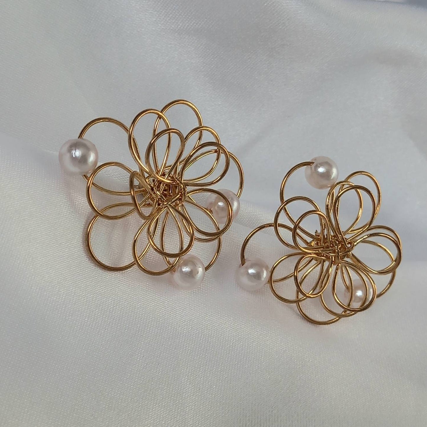 Gold Flower Stud Earrings - Flower Earrings,Flower Jewlellery,Gold Wire Earrings,Pearl Earrings,Gold Stud Earrings In The UK,Gold Jewellery