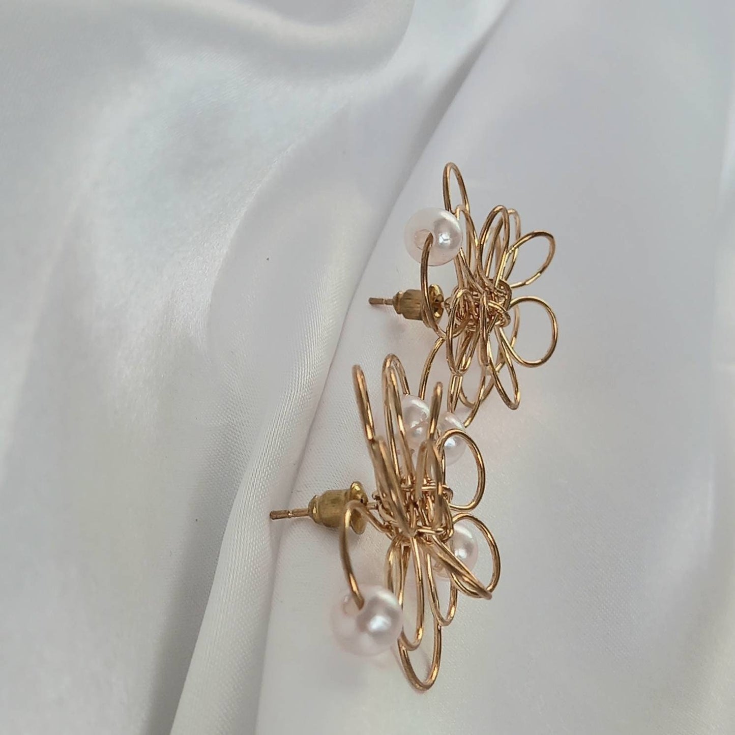 Gold Flower Stud Earrings - Flower Earrings,Flower Jewlellery,Gold Wire Earrings,Pearl Earrings,Gold Stud Earrings In The UK,Gold Jewellery