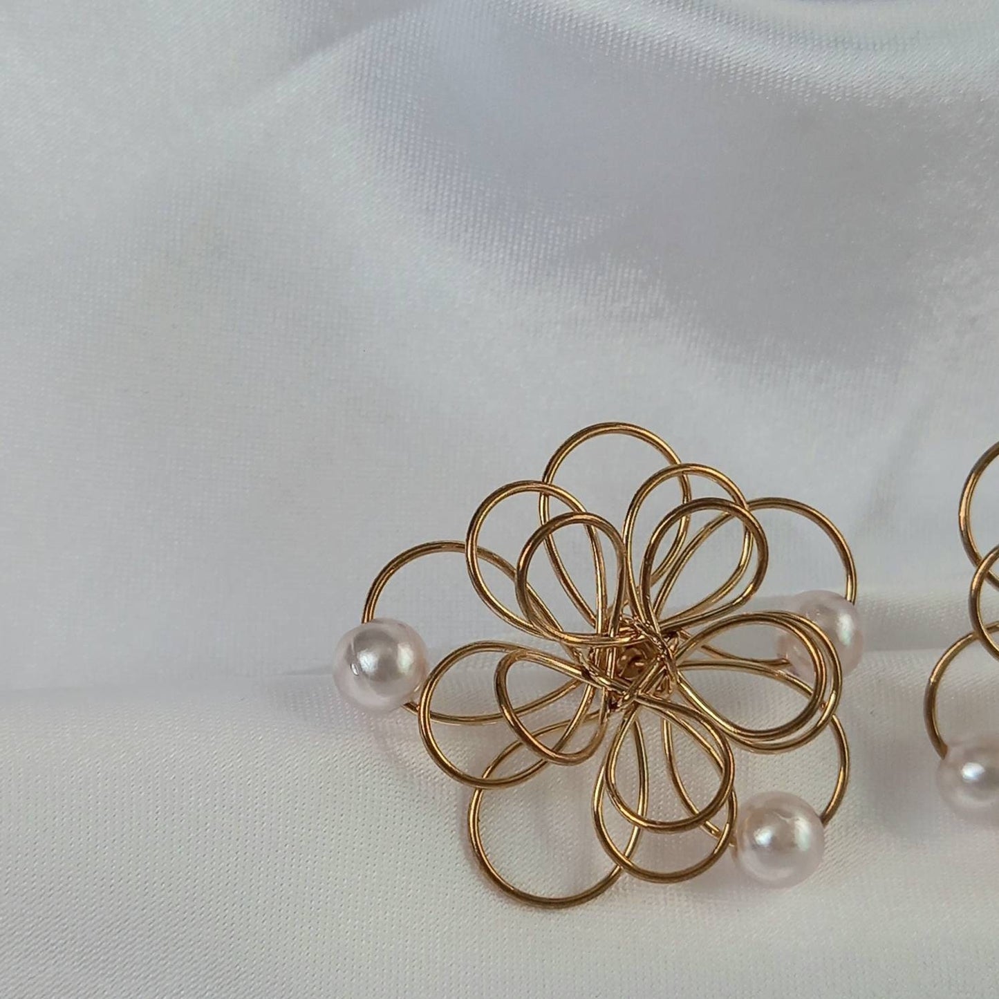 Gold Flower Stud Earrings - Flower Earrings,Flower Jewlellery,Gold Wire Earrings,Pearl Earrings,Gold Stud Earrings In The UK,Gold Jewellery