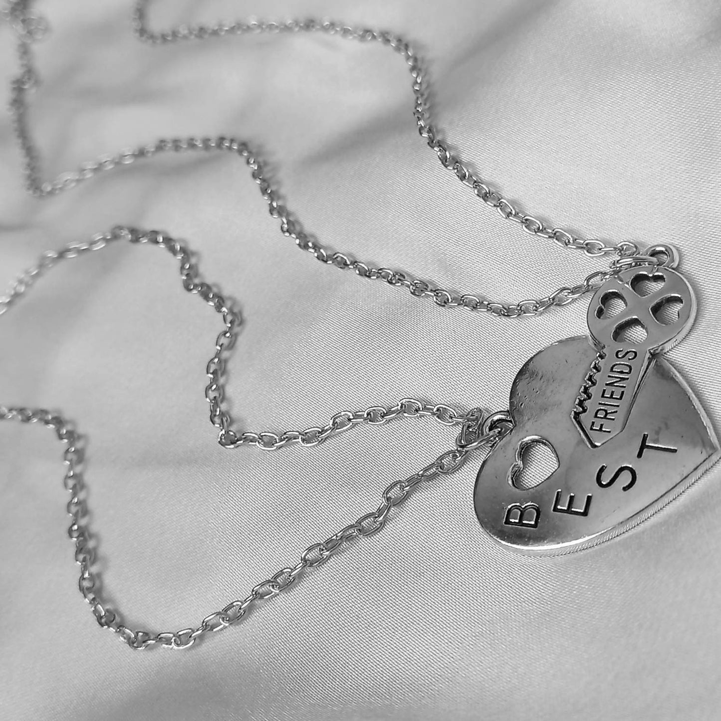 2 Piece Friendship Necklace Set - Bestie Necklace,Matching Necklaces,Heart Best Friends Necklace,Novelty Necklace Set,Friendship Gift Set