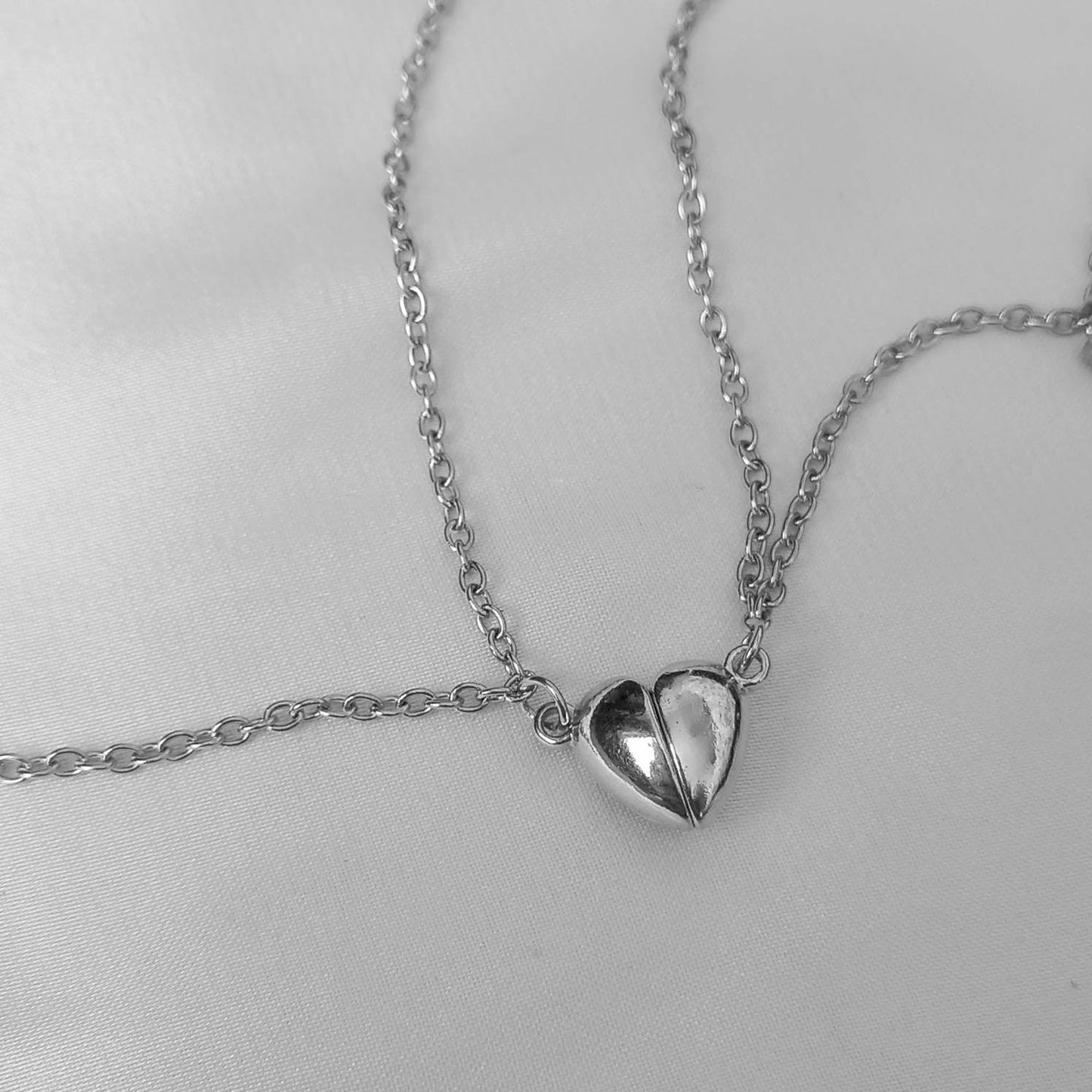 2 Piece Magnetic Sun & Moon Friendship Necklace Set - Bestie Necklace,Matching Necklaces,Best Friends Necklace,Novelty Necklace Set,Gift Set