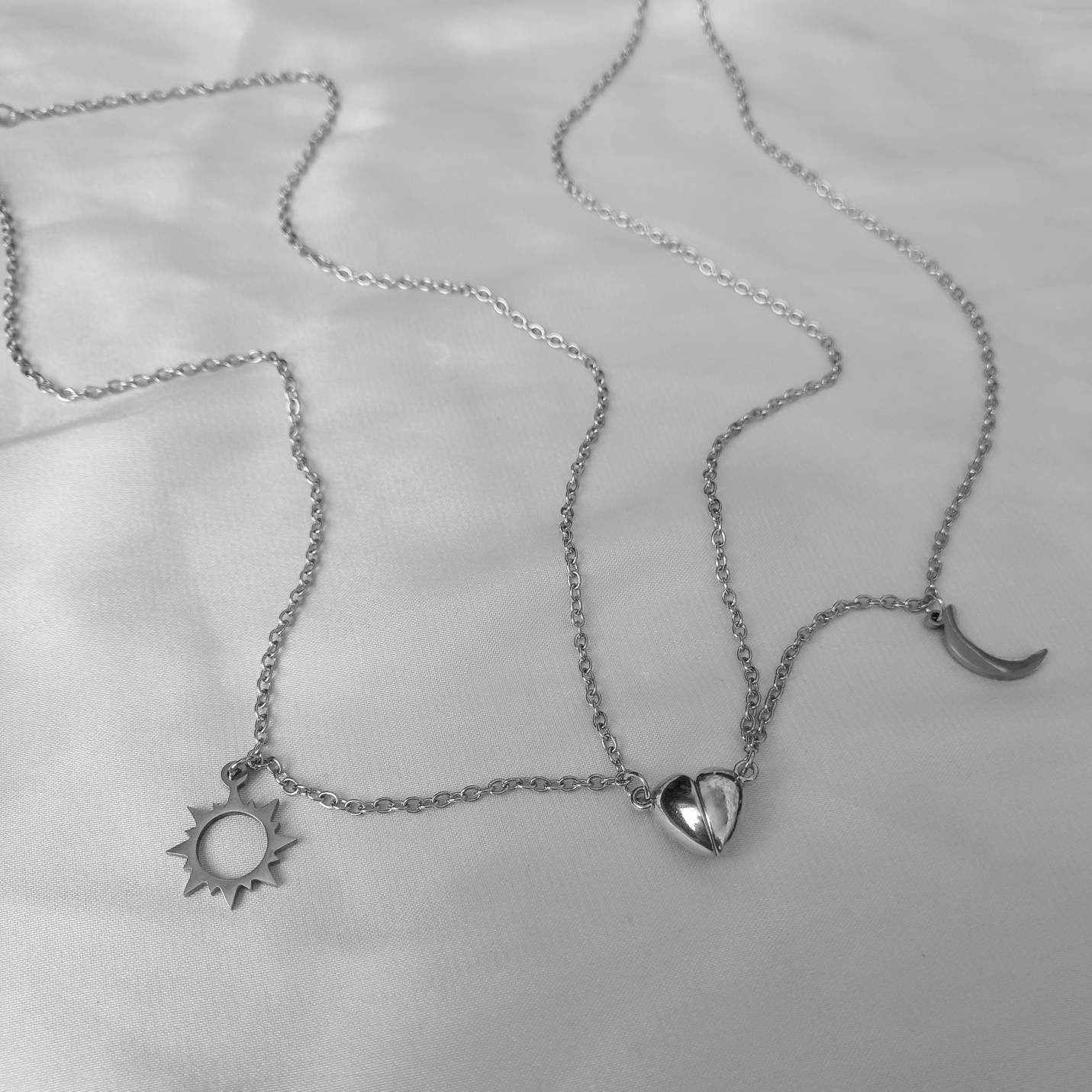 2 Piece Magnetic Sun & Moon Friendship Necklace Set - Bestie Necklace,Matching Necklaces,Best Friends Necklace,Novelty Necklace Set,Gift Set