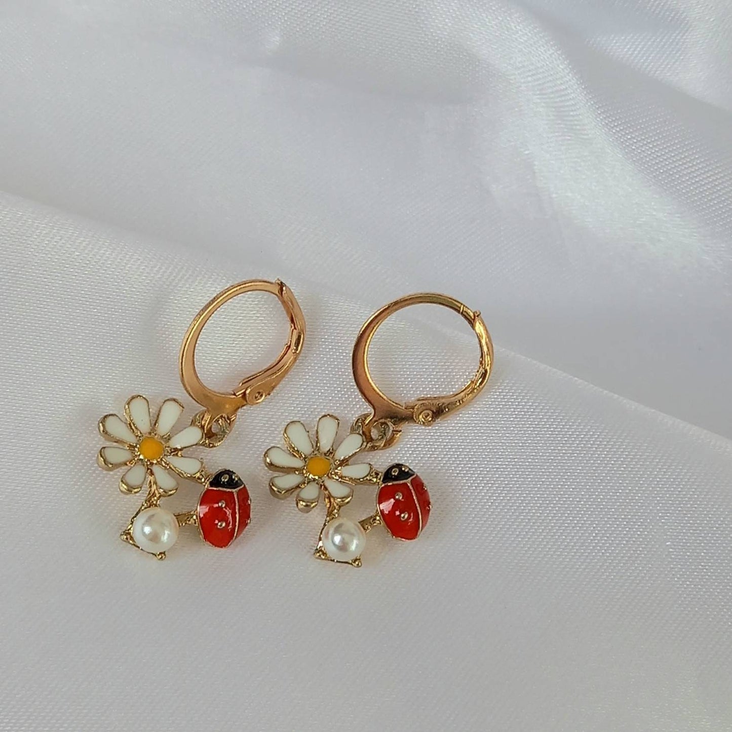 Gold Daisy Earrings - Small Gold Jewellery In The UK,Small Gold Earrings In The UK,Daisy Jewellery,Flower Earrings,Ladybug Earrings,Pearls