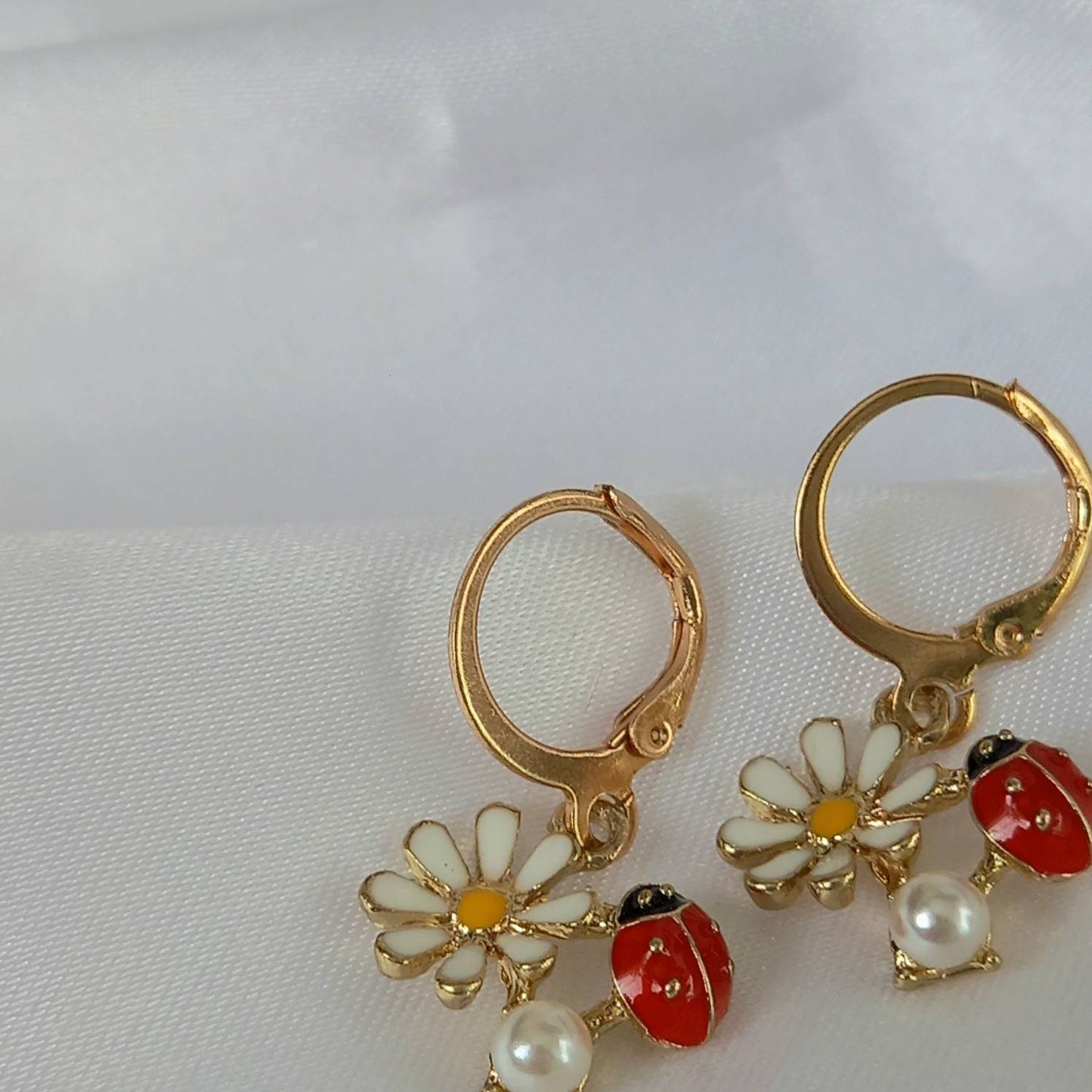 Gold Daisy Earrings - Small Gold Jewellery In The UK,Small Gold Earrings In The UK,Daisy Jewellery,Flower Earrings,Ladybug Earrings,Pearls