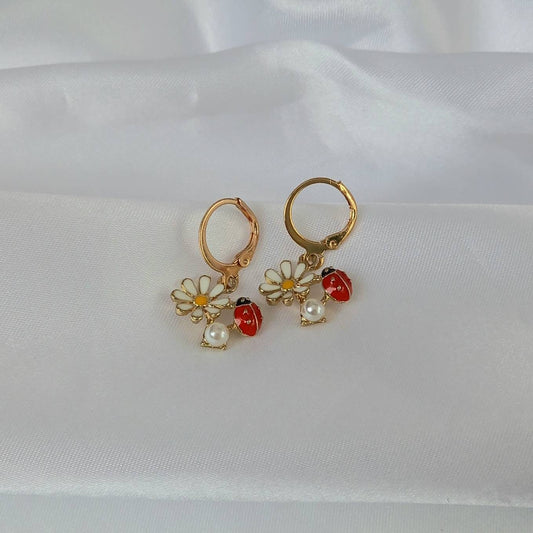 Gold Daisy Earrings - Small Gold Jewellery In The UK,Small Gold Earrings In The UK,Daisy Jewellery,Flower Earrings,Ladybug Earrings,Pearls