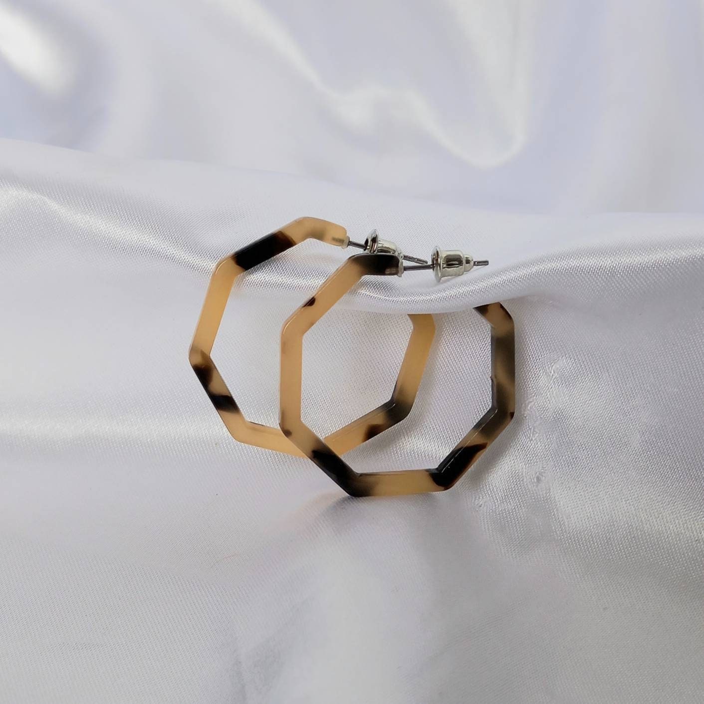 Resin Hexagon Hoop Earrings -Leopard Print Hoop,Everyday Hoop Earrings,Lightweight Earrings,Medium Hoop Earrings,Resin Hoops,Resin Jewellery