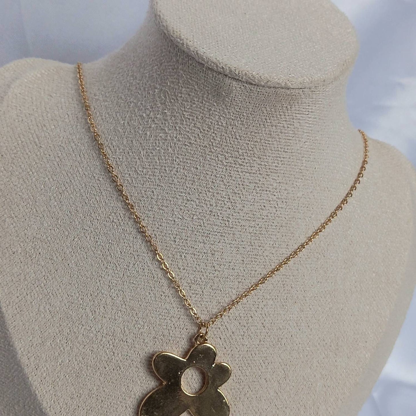 Gold Flower Charm Necklace - Retro Flower Necklaces,Gold Necklaces In The UK,Gold Jewellery In The UK,Funky Necklaces,Y2K Necklace