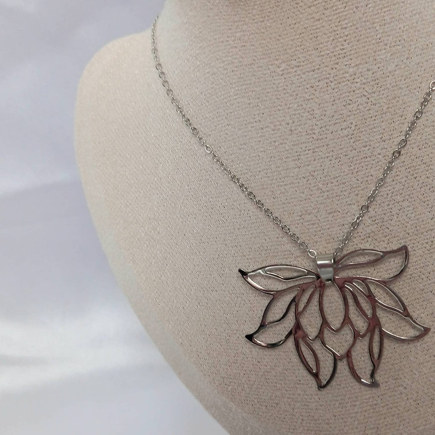 Silver Chain Flower Necklace - Silver Jewellery In The UK,Flower Necklaces In The UK,Chain Necklace,Lotus Flower Necklace,Lotus Jewellery