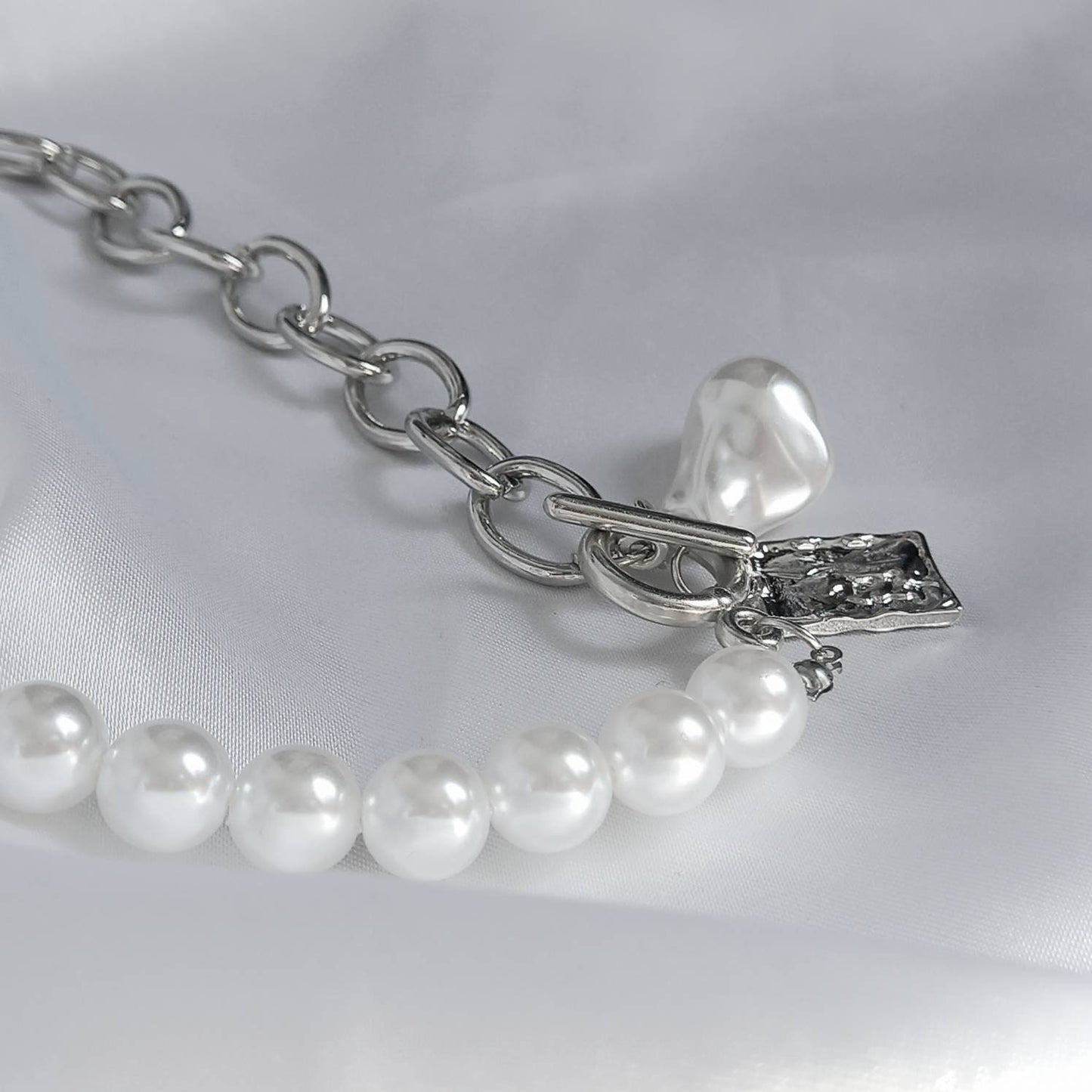 Silver Chain & Pearl Necklace - Faux Pearl Necklaces In The UK,Chunky Necklace,Chunky Jewellery,Silver Jewellery In The UK,Silver Necklaces
