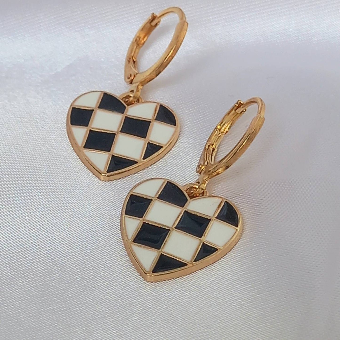 Black & White Retro Heart Drop Earrings - Black Heart Earrings In The UK,70's Style Earrings,Vintage Style,Black Checkered Jewellery,Gold
