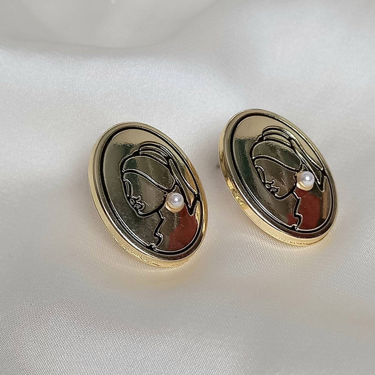 Girl With The Pearl Earring Charm Stud Earrings - Gold Stud Earrings, Art Lover Gifts, Art Student Gifts, Art Present, Gifts For Her, Pearls