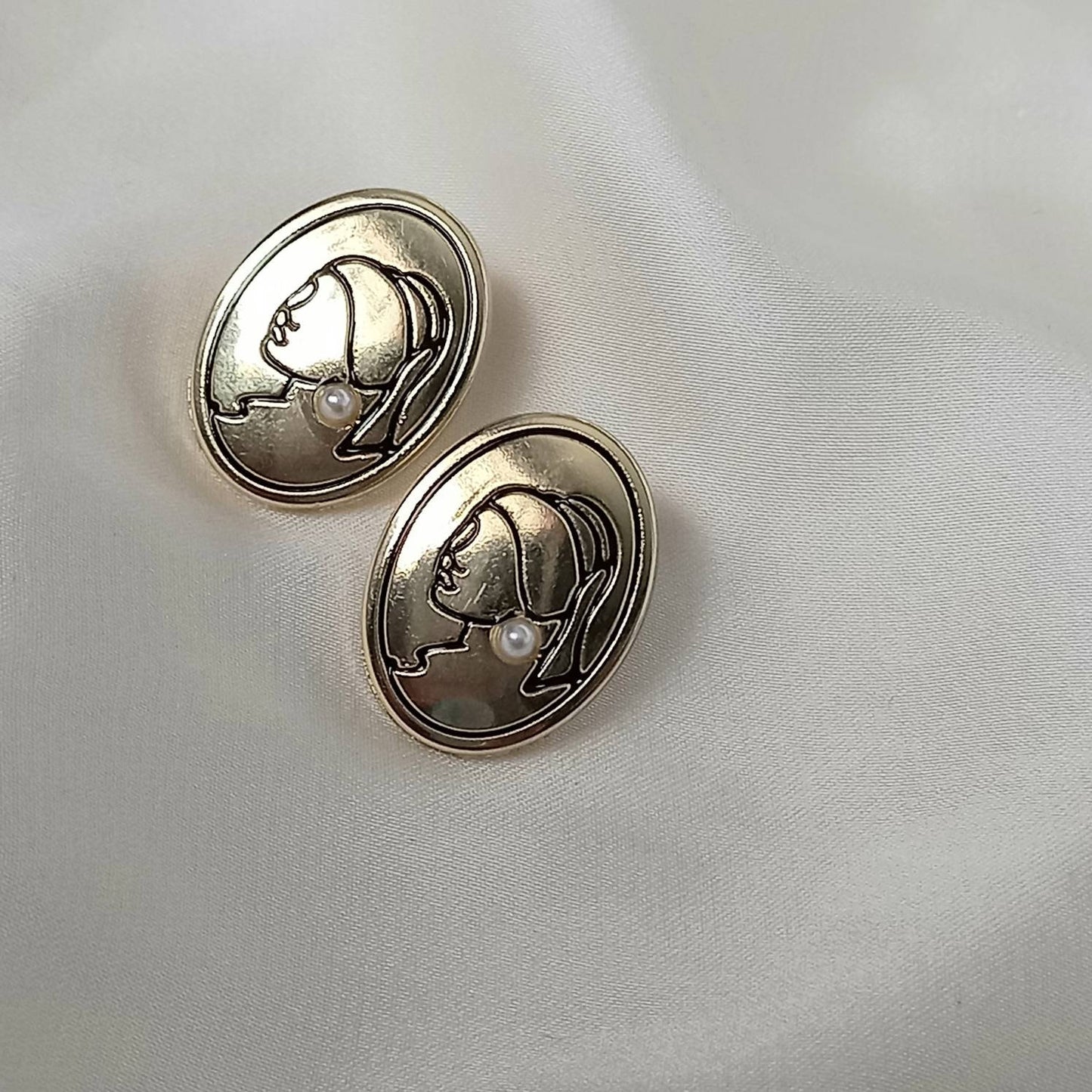 Girl With The Pearl Earring Charm Stud Earrings - Gold Stud Earrings, Art Lover Gifts, Art Student Gifts, Art Present, Gifts For Her, Pearls