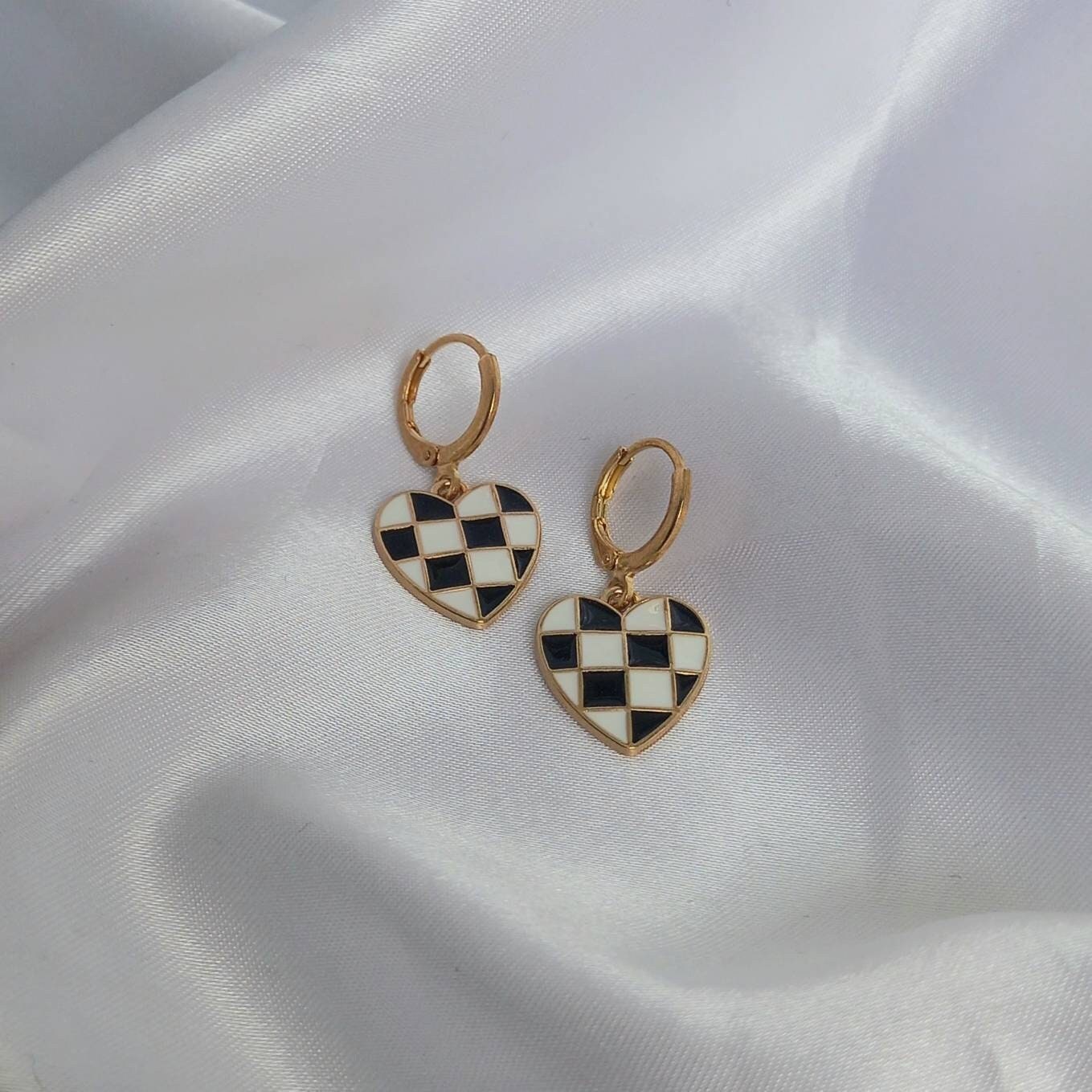 Black & White Retro Heart Drop Earrings - Black Heart Earrings In The UK,70's Style Earrings,Vintage Style,Black Checkered Jewellery,Gold