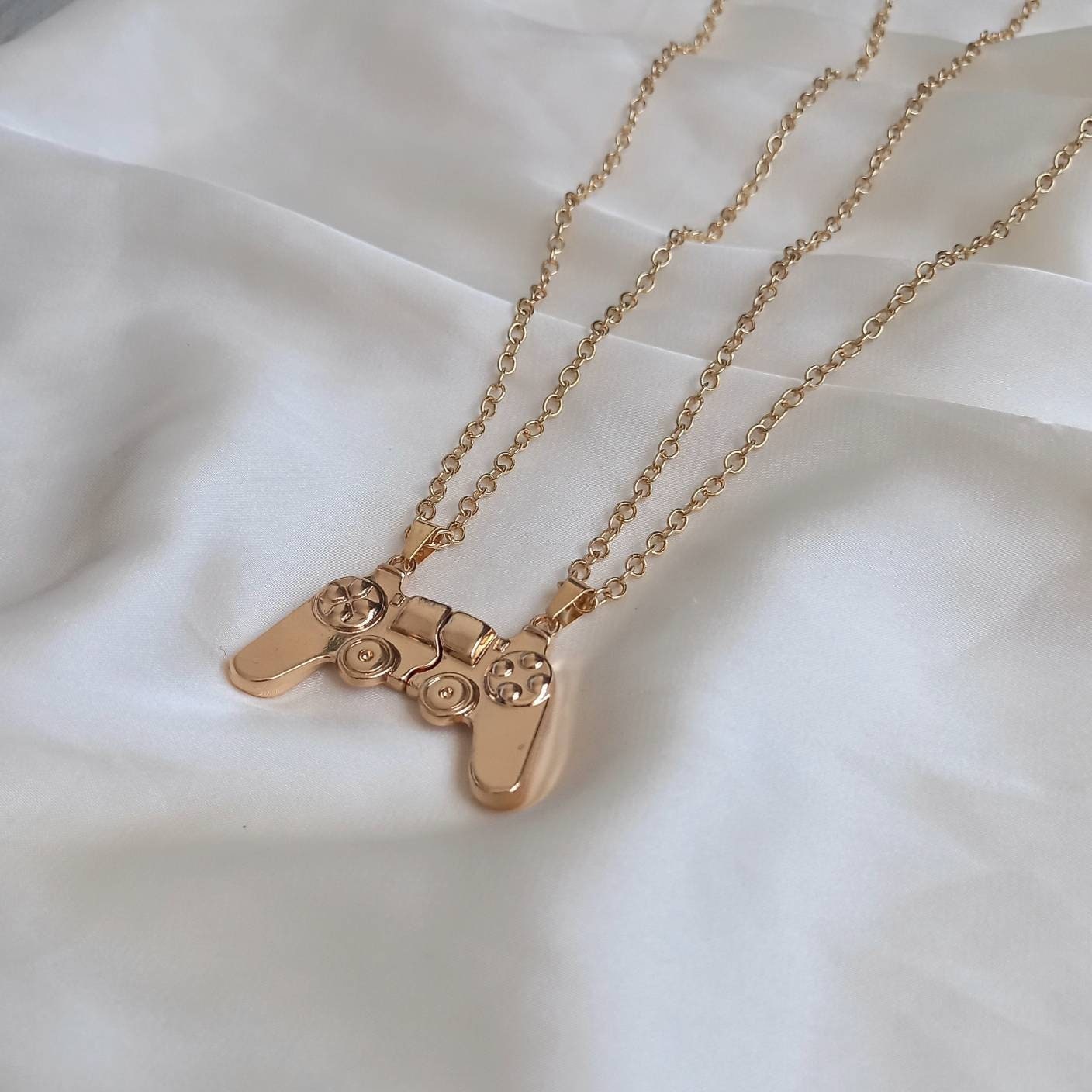 2 Piece Gamer Friendship Necklace Set - Bestie Necklace,Matching Necklaces,2 Best Friends Necklace,Novelty Friendship Necklace Set,Gift