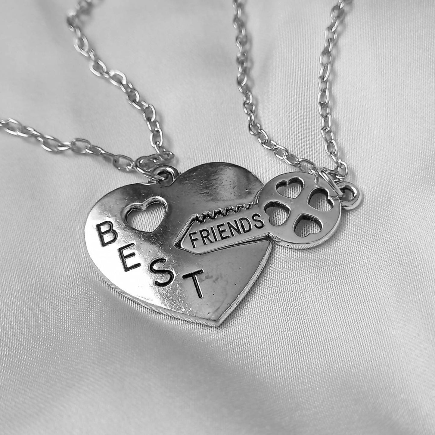 2 Piece Friendship Necklace Set - Bestie Necklace,Matching Necklaces,Heart Best Friends Necklace,Novelty Necklace Set,Friendship Gift Set