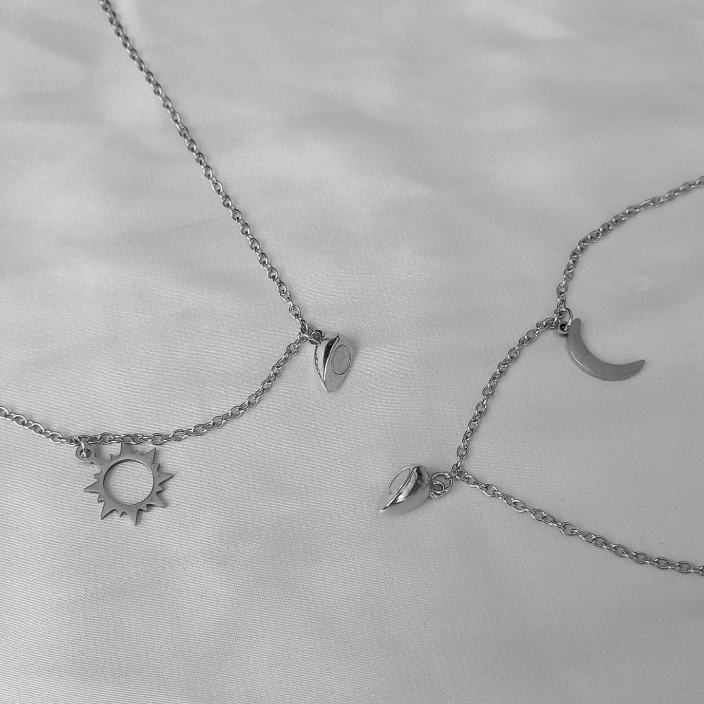 2 Piece Magnetic Sun & Moon Friendship Necklace Set - Bestie Necklace,Matching Necklaces,Best Friends Necklace,Novelty Necklace Set,Gift Set