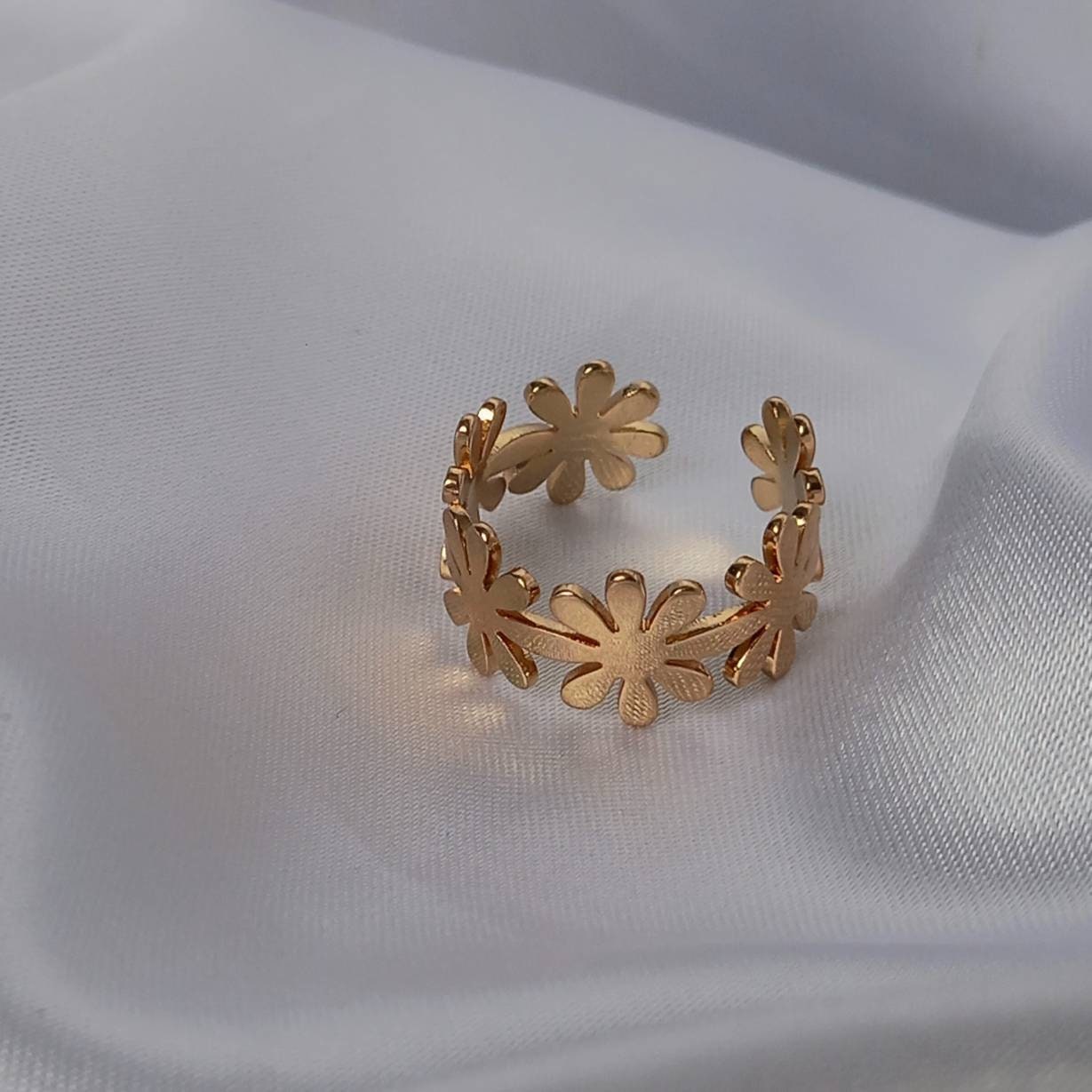 Gold Flower Rings - Gold Flower Jewellery In The UK,Floral Rings,Floral Jewellery,Gold Adjustable Ring In The UK,Daisy Rings,Daisy Jewellery