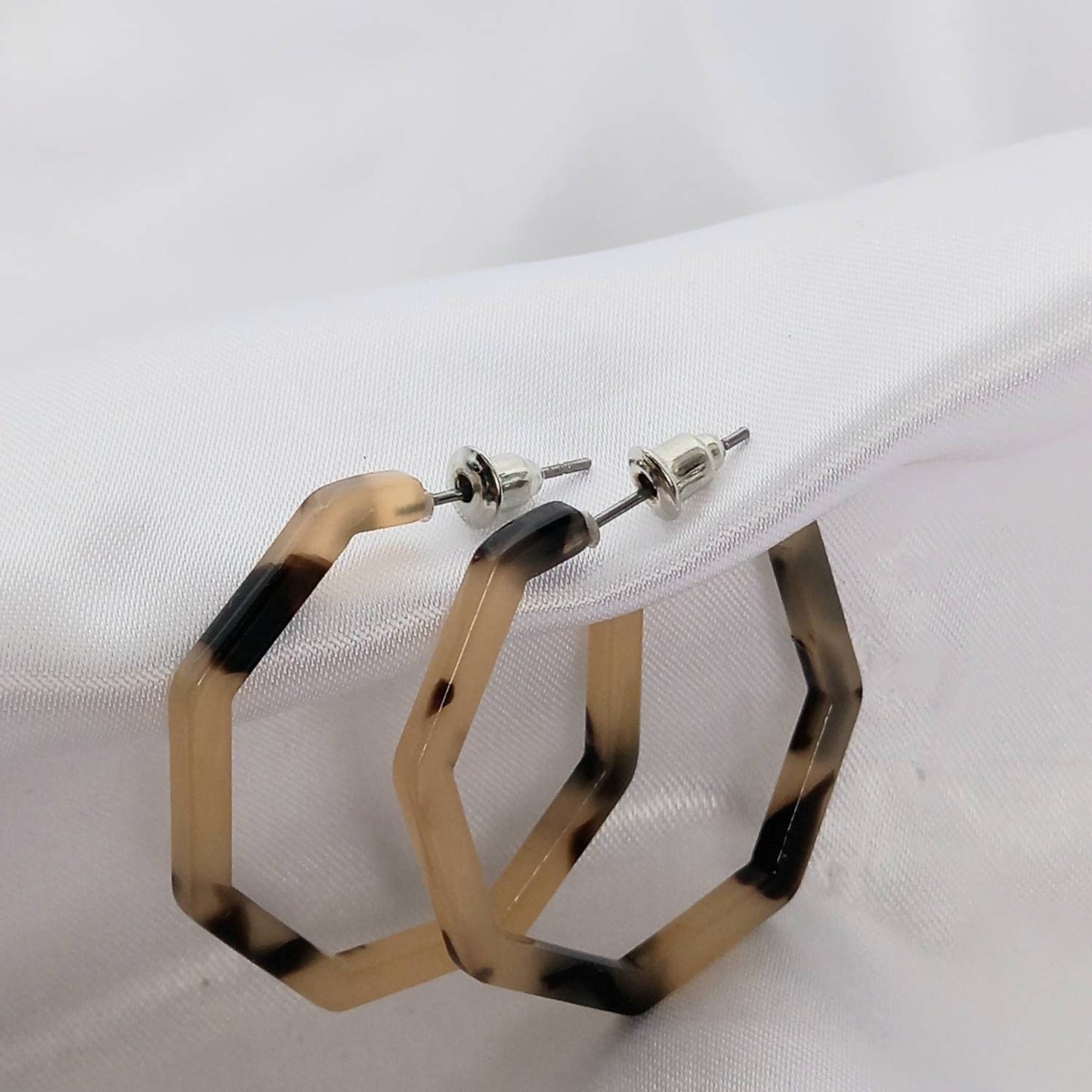 Resin Hexagon Hoop Earrings -Leopard Print Hoop,Everyday Hoop Earrings,Lightweight Earrings,Medium Hoop Earrings,Resin Hoops,Resin Jewellery