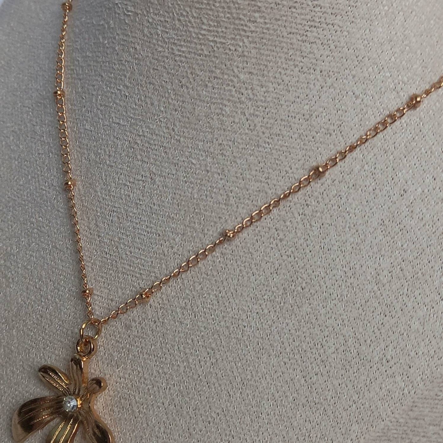 Gold Flower Charm Necklace - Retro Flower Necklaces,Gold Necklaces In The UK,Gold Jewellery In The UK,Flower Necklaces,Floral Jewellery