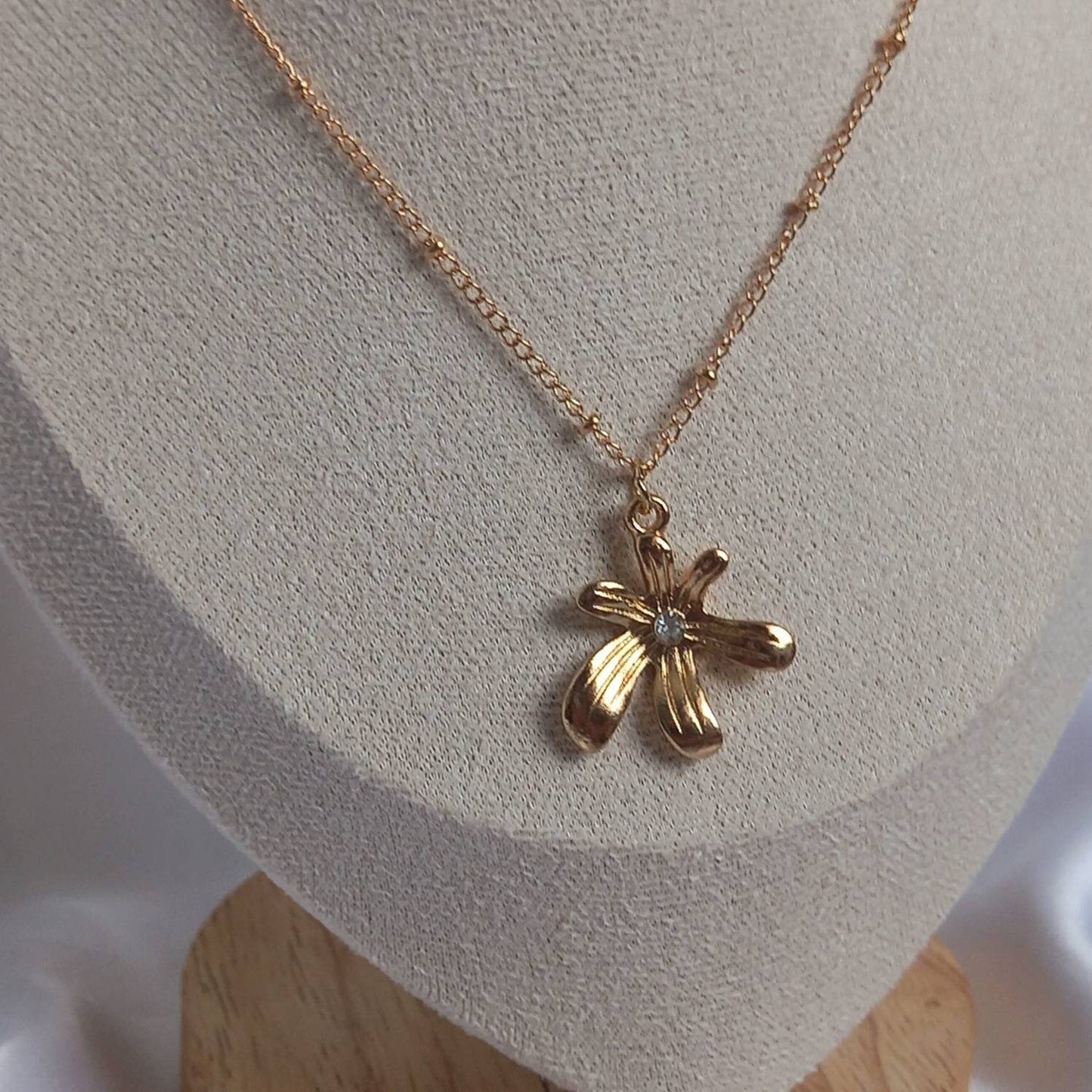 Gold Flower Charm Necklace - Retro Flower Necklaces,Gold Necklaces In The UK,Gold Jewellery In The UK,Flower Necklaces,Floral Jewellery