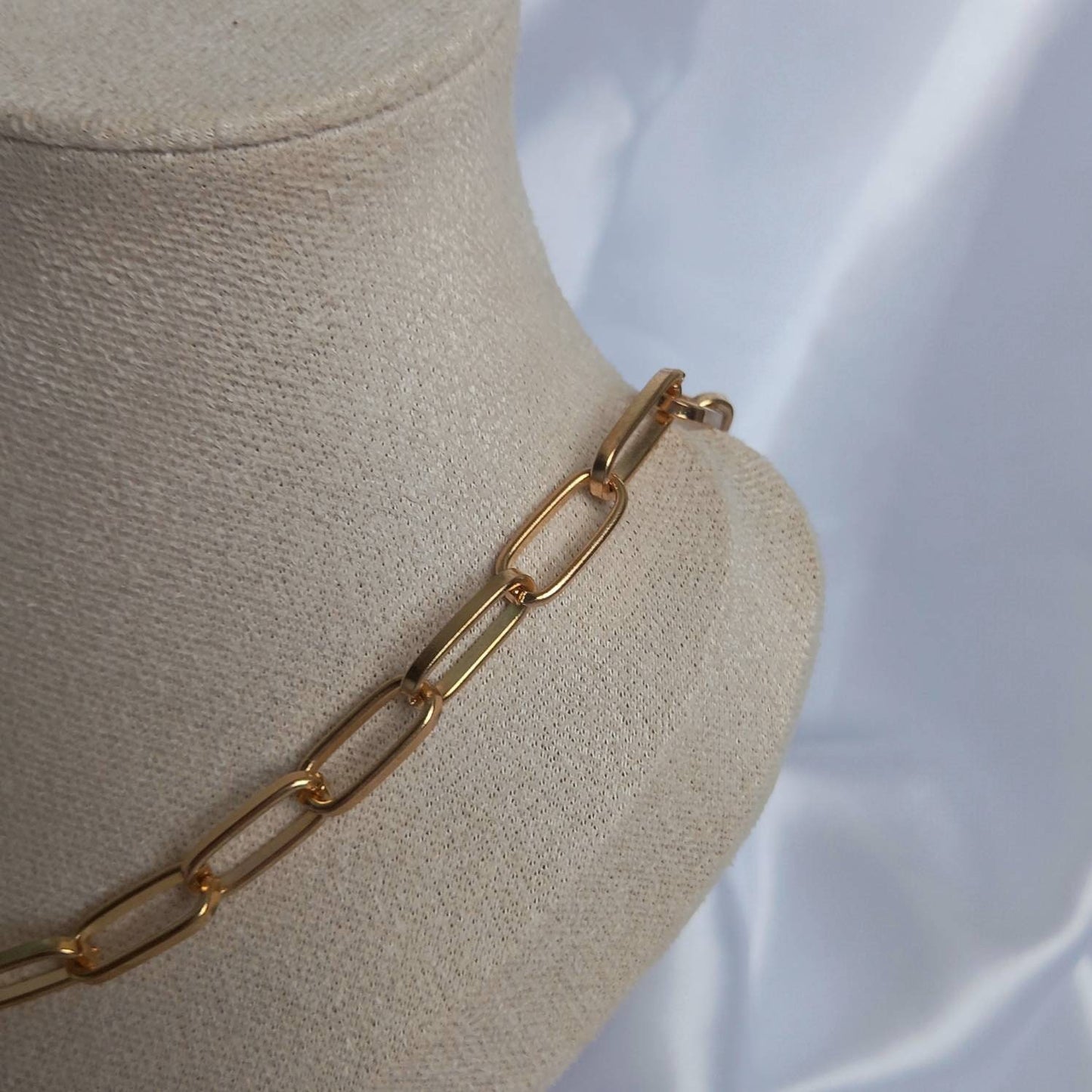Gold Chain & Pearl Necklace - Faux Pearl Necklaces In The UK,Chunky Necklace,Chunky Jewellery,Gold Jewellery In The UK,Gold Necklaces