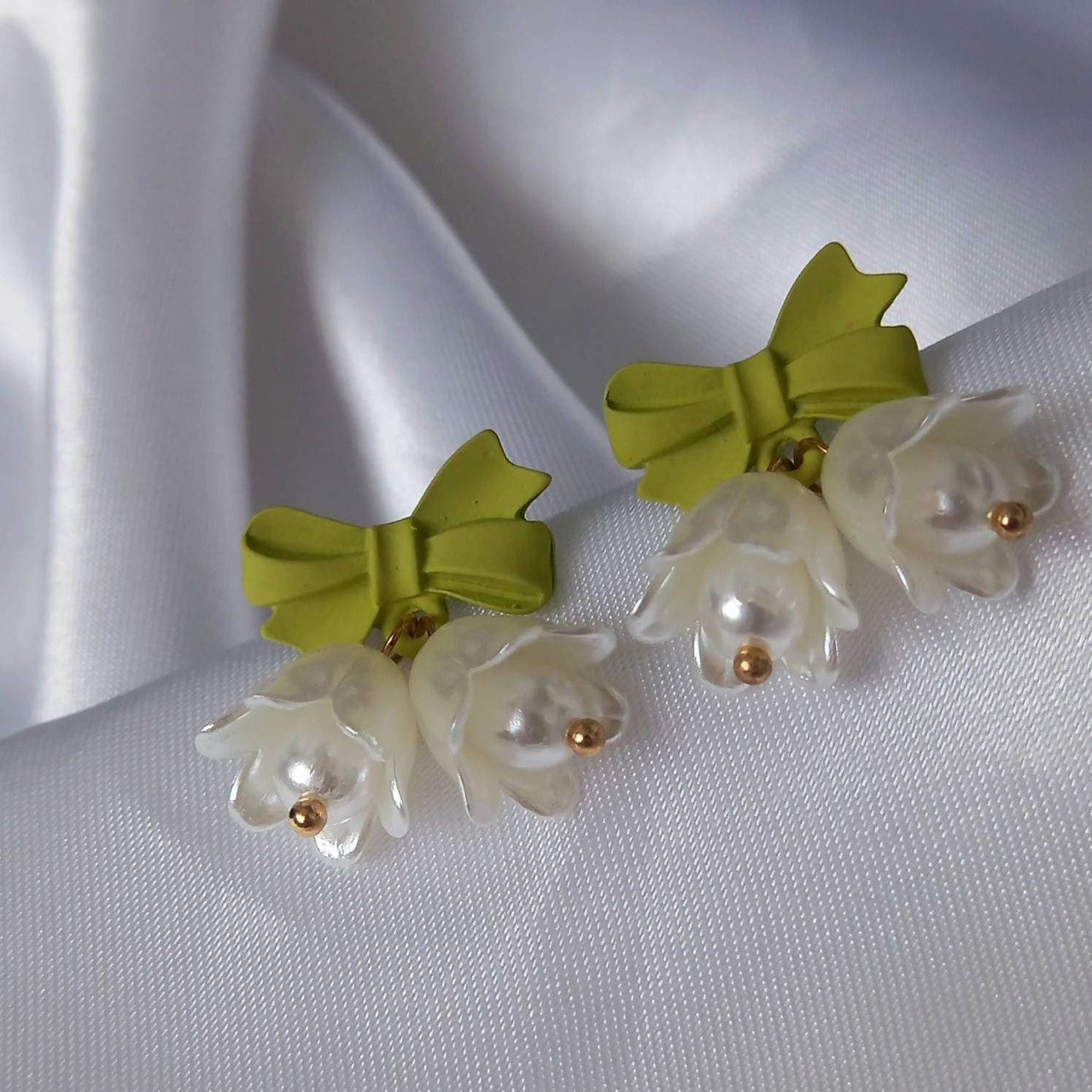 Flower Stud Earrings - Flower Earrings,Flower Jewlellery,Green Earrings,Bow Earrings,White Stud Earrings In The UK,Jewellery In The UK
