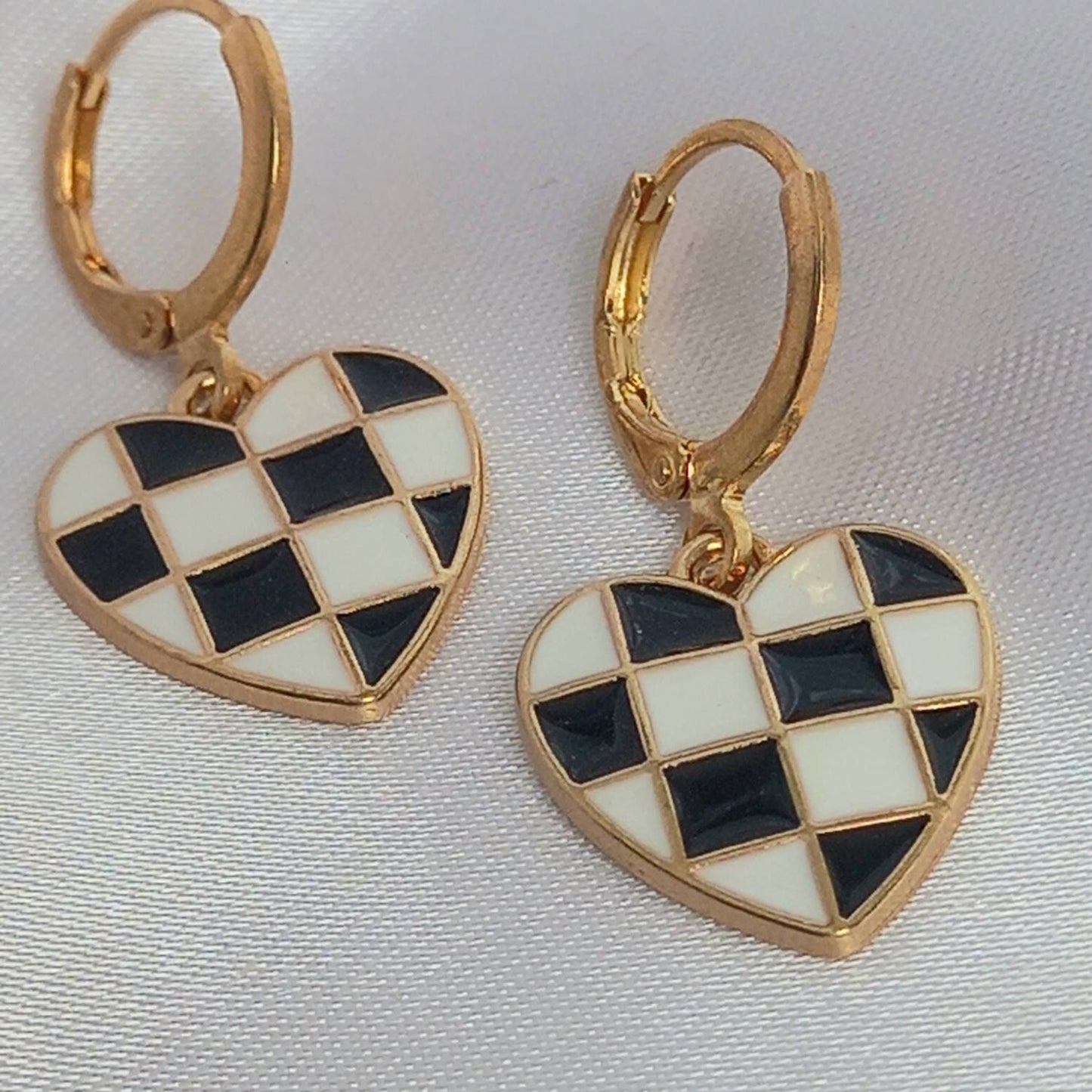 Black & White Retro Heart Drop Earrings - Black Heart Earrings In The UK,70's Style Earrings,Vintage Style,Black Checkered Jewellery,Gold