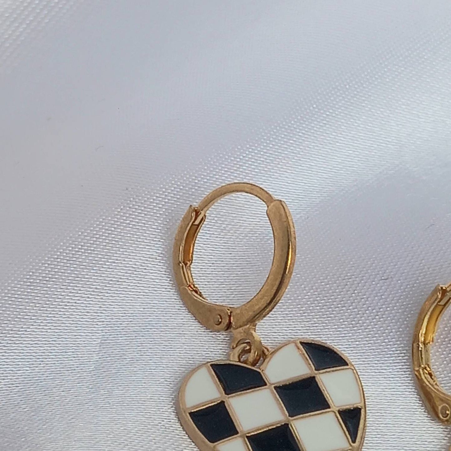 Black & White Retro Heart Drop Earrings - Black Heart Earrings In The UK,70's Style Earrings,Vintage Style,Black Checkered Jewellery,Gold
